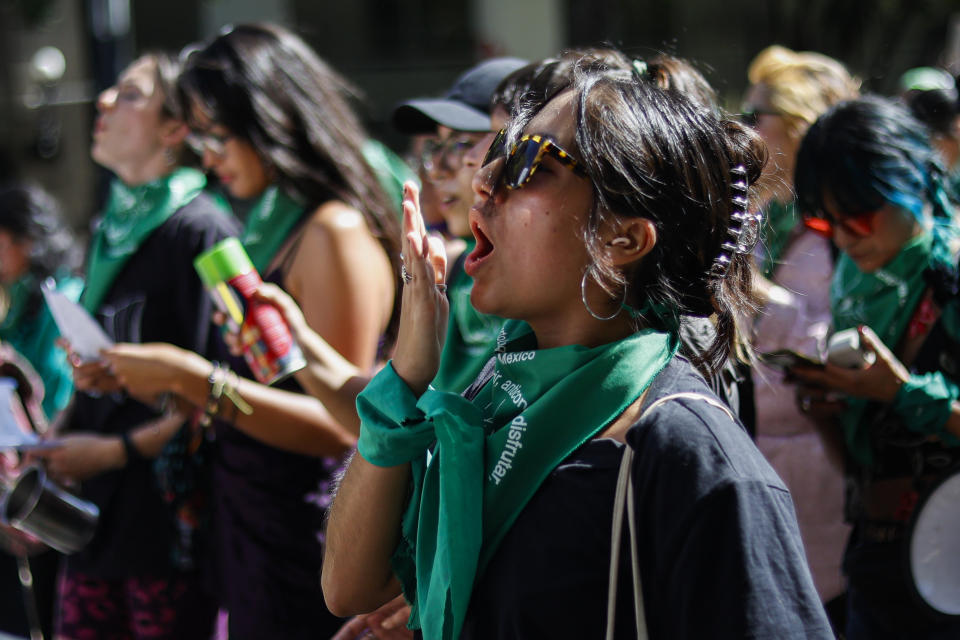 Una mujer en una manifestación a favor del aborto en el Día Internacional del Aborto Seguro en Ciudad de México, el jueves 28 de septiembre de 2023. (AP Foto/Alexa Herrera)