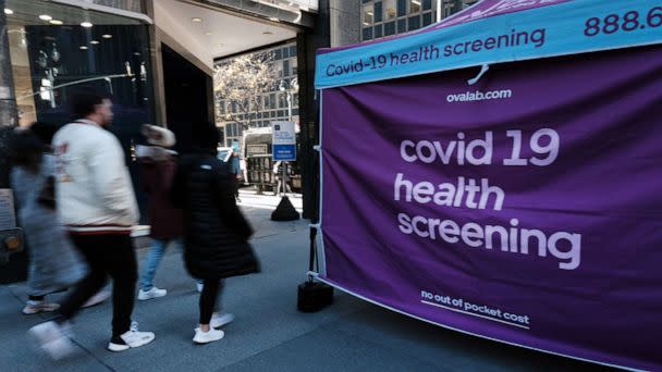 PHOTO: A COVID-19 testing site stands on a sidewalk in New York, Dec. 9, 2022. (Spencer Platt/Getty Images)