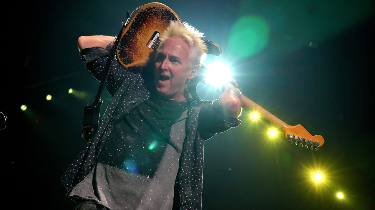  Mike McCready of Pearl Jam performs onstage at Madison Square Garden on September 11, 2022 in New York City. 