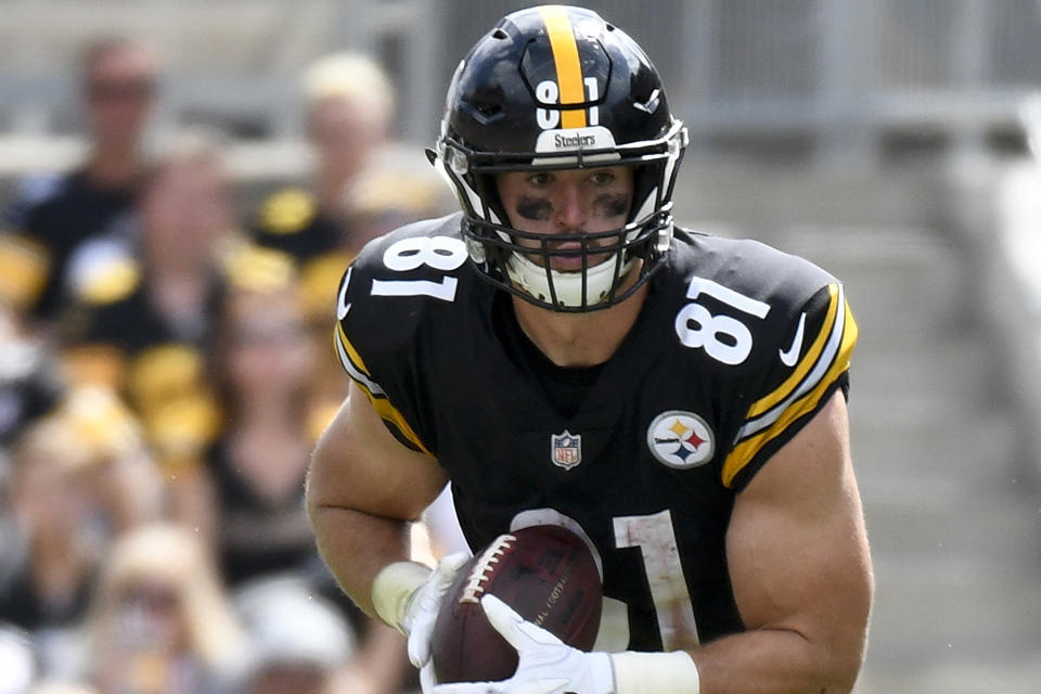 ARCHIVO - Foto del 16 de septiembre del 2018, el tight end de los Steelers de Pittsburgh Jesse James en el encuentro ante los Chiefs de Kansas City. El lunes 5 de septiembre del 2022, los Browns de Cleveland firmaron al offensive tackle Joe Haeg y al tight end Jesse James para añadir profundidad a menos de una semana del inicio de la temporada. (AP Foto/Don Wright, Archivo)