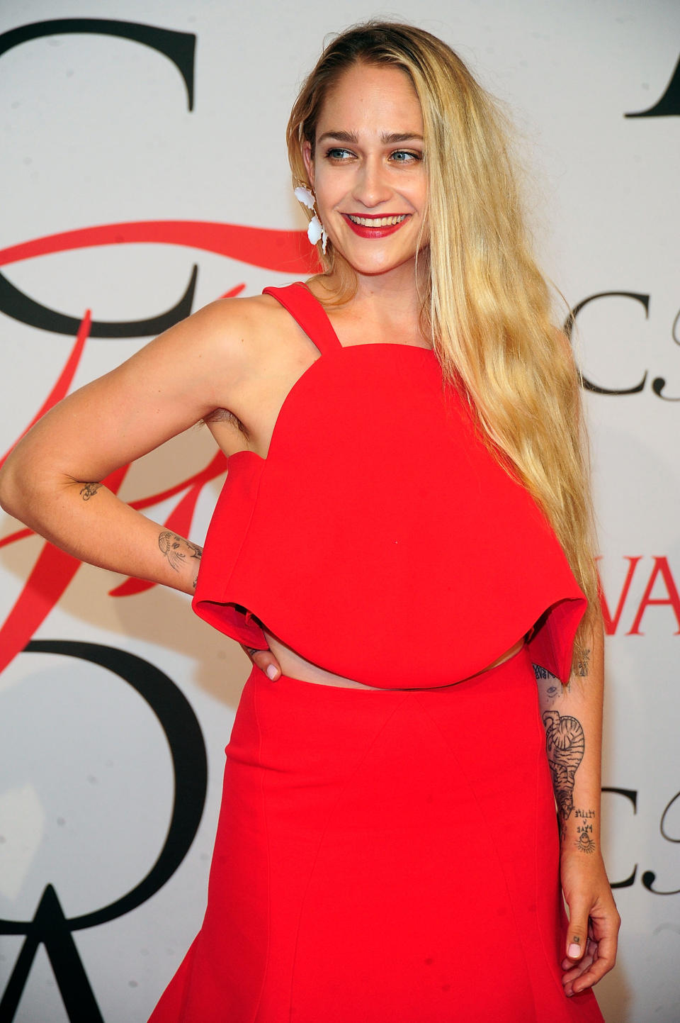 ‘Girls’ star Jemima Kirke (and her armpit hair) caused a storm at the 2015 CFDA Awards