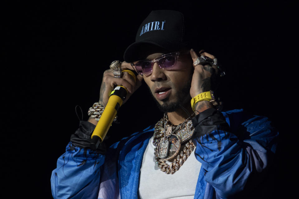 El cantante Anuel AA durante su presentación en el festival Coca-Cola Flow Fest en la Ciudad de México el 27 de noviembre de 2022. (Foto AP/Alejandro Godínez)