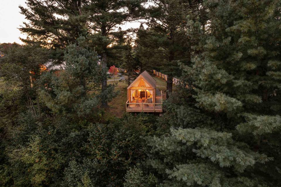 <p>UPLAND CREATIVE</p> A Lushna Suite at Eastwind Lake Placid, in New York