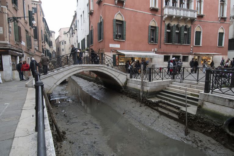 Venecia; sequía; marea Baja; mundo; góndola