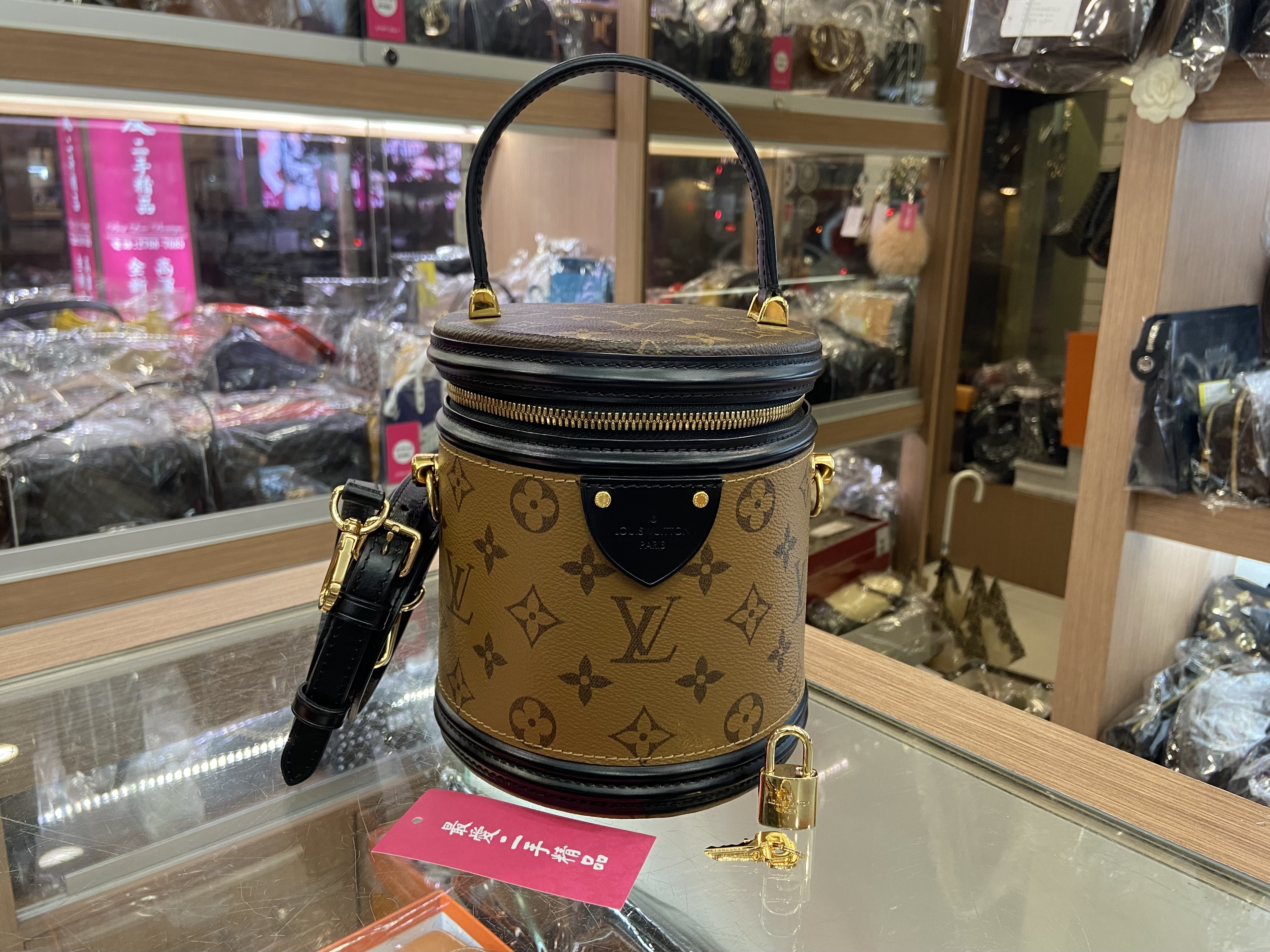 ☆最愛二手精品☆ LOUIS VUITTON LV CANNES 字紋雙色金釦拉鍊手提包斜背包圓桶包 M43986 C3346