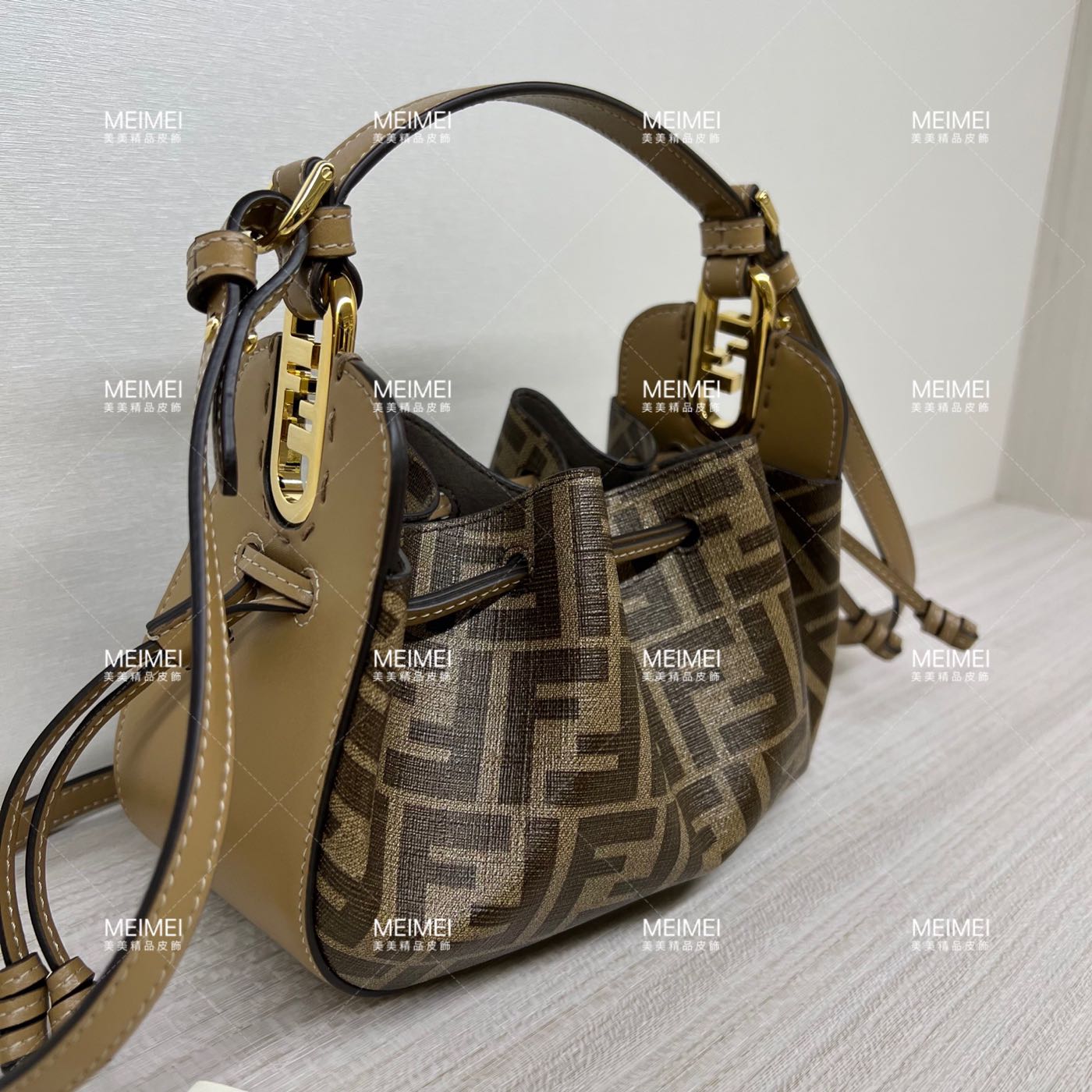 お歳暮 FENDI 本革バッグ(ほぼ未使用品) Made 【SALE】 France in www