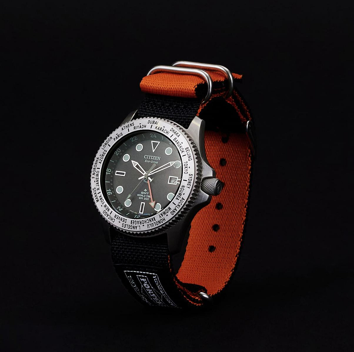 PORTER x CITIZEN GMT WORLD TIME 聯名款手錶386-19831。太陽選物社