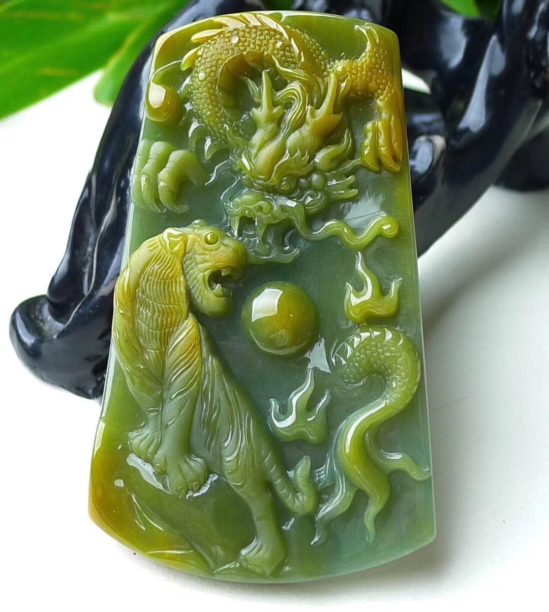 中国 玉石翡翠玉彫刻 獅子 根付 置物 F R3473 - 美術品/アンティーク