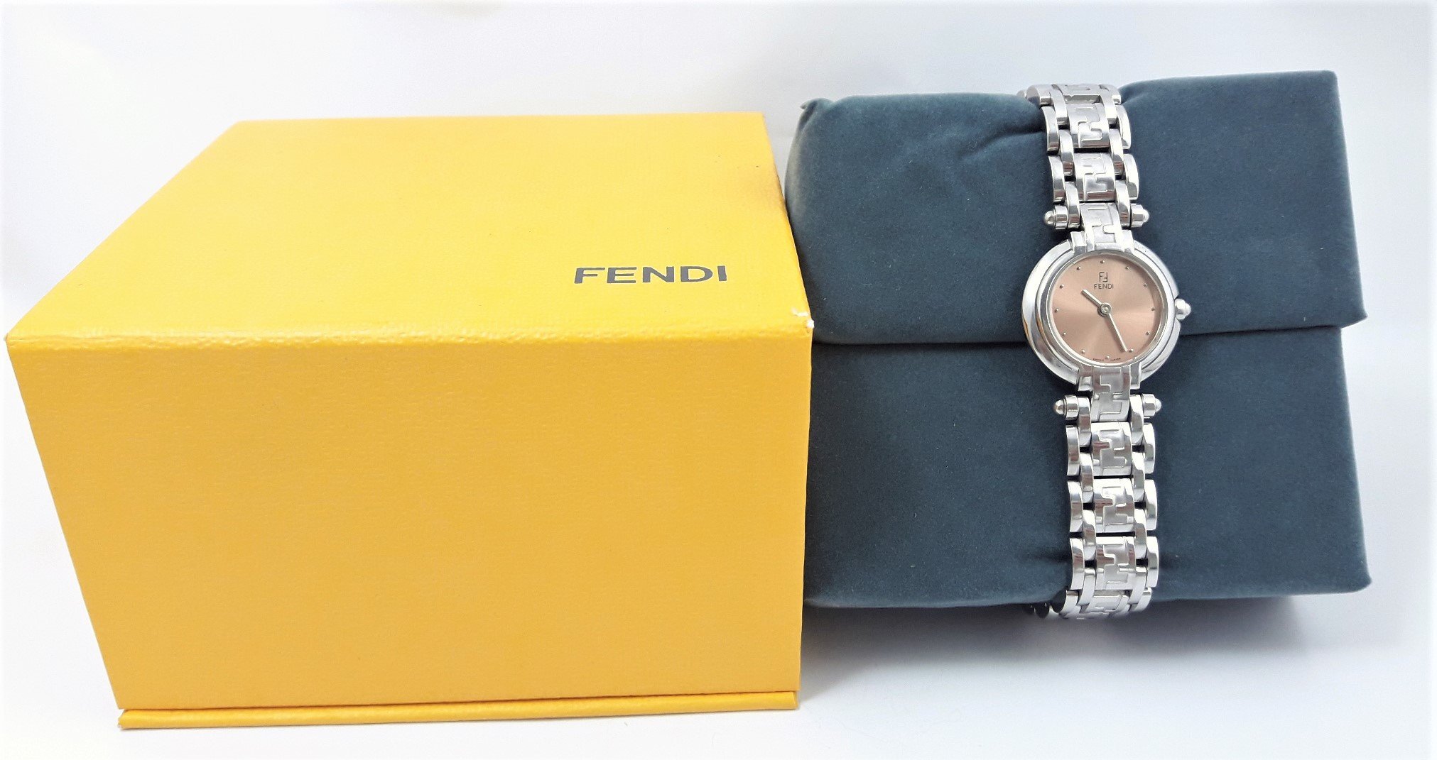 定価１３万】FENDI MOMENTO FENDI シルバー 時計 未使用 - www.top4all.pl