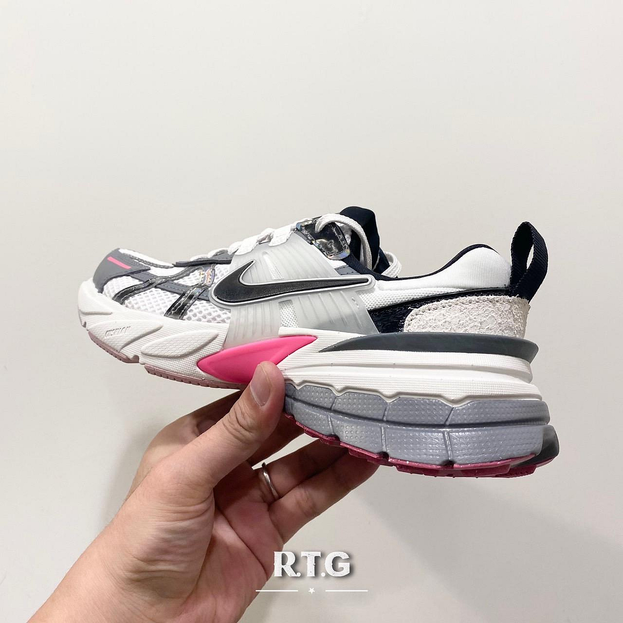 RTG】NIKE W V2K RUN 灰黑紫復古老爹鞋拼接網眼透氣女鞋FZ5061-100