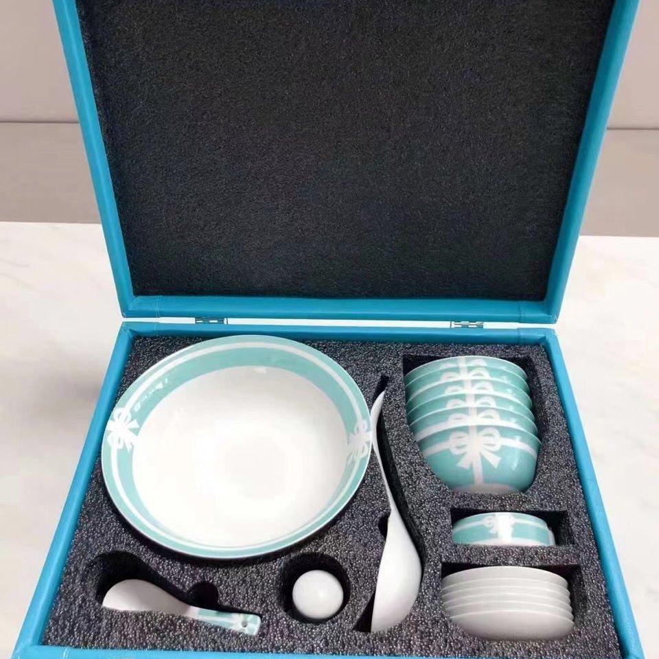 Tiffany &amp; Co. 蒂芙尼尼骨瓷碗碟套裝高檔陶瓷餐具組合28頭家用歐式餐具-阿拉朵朵