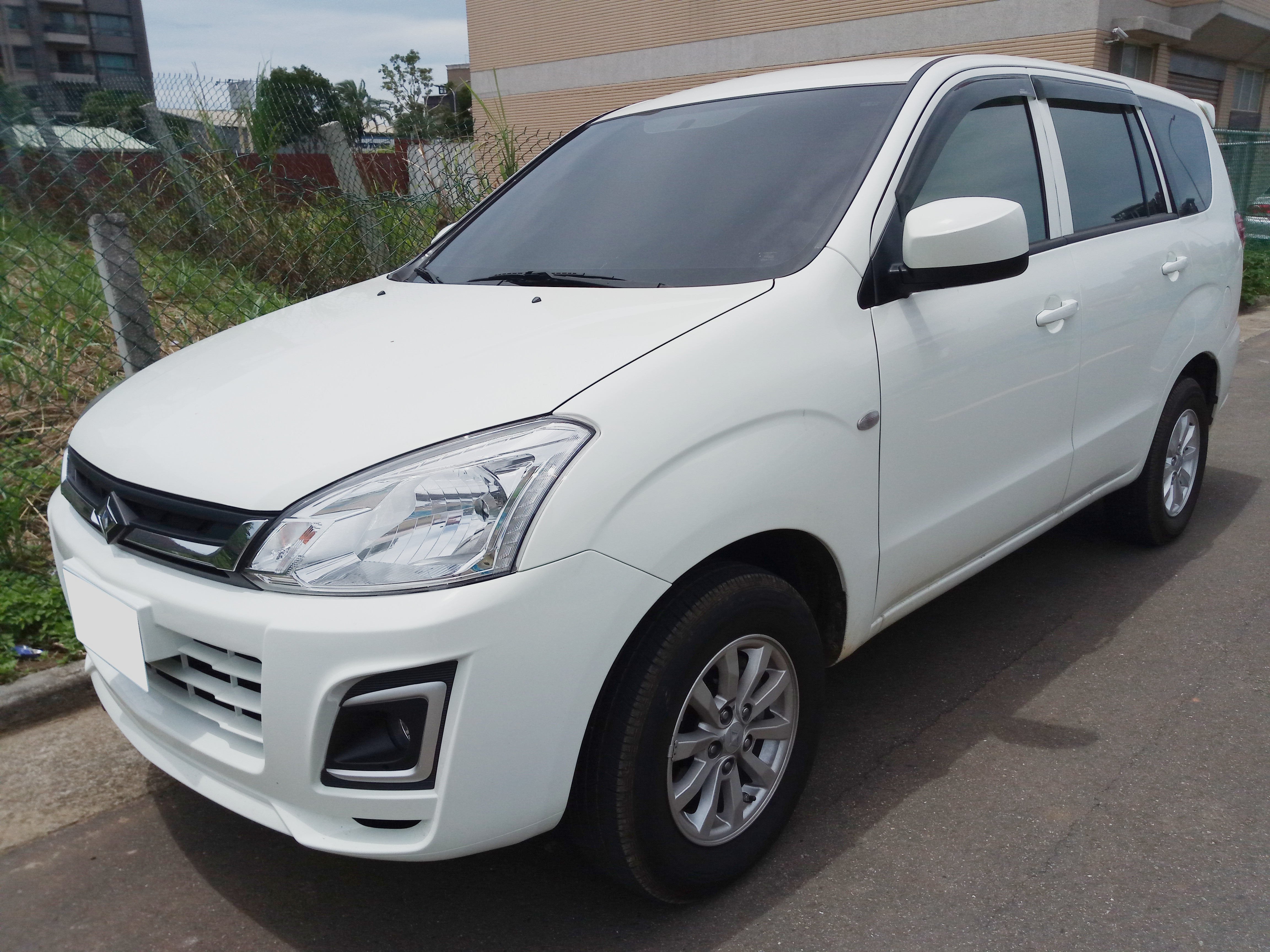 2017 Mitsubishi 三菱 Zinger