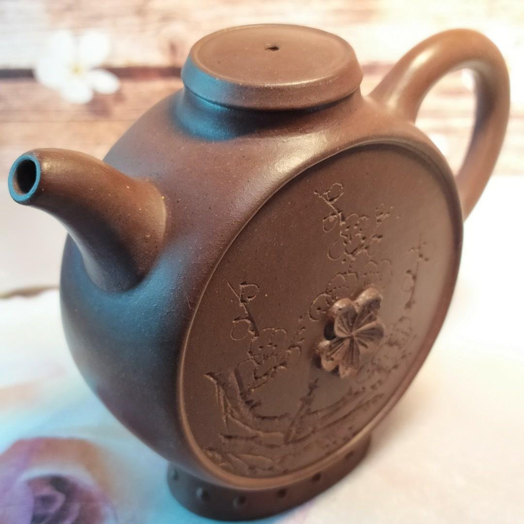 ‌🍵宜興紫砂 82小品 月中梅壺🍵, 壺名：月中梅, 出水：單孔, 容量：約85cc, 泥料：紫泥, 底款：小順, 廠壺：泥優型正窯火足,  《紫玉金砂 溫潤如玉》