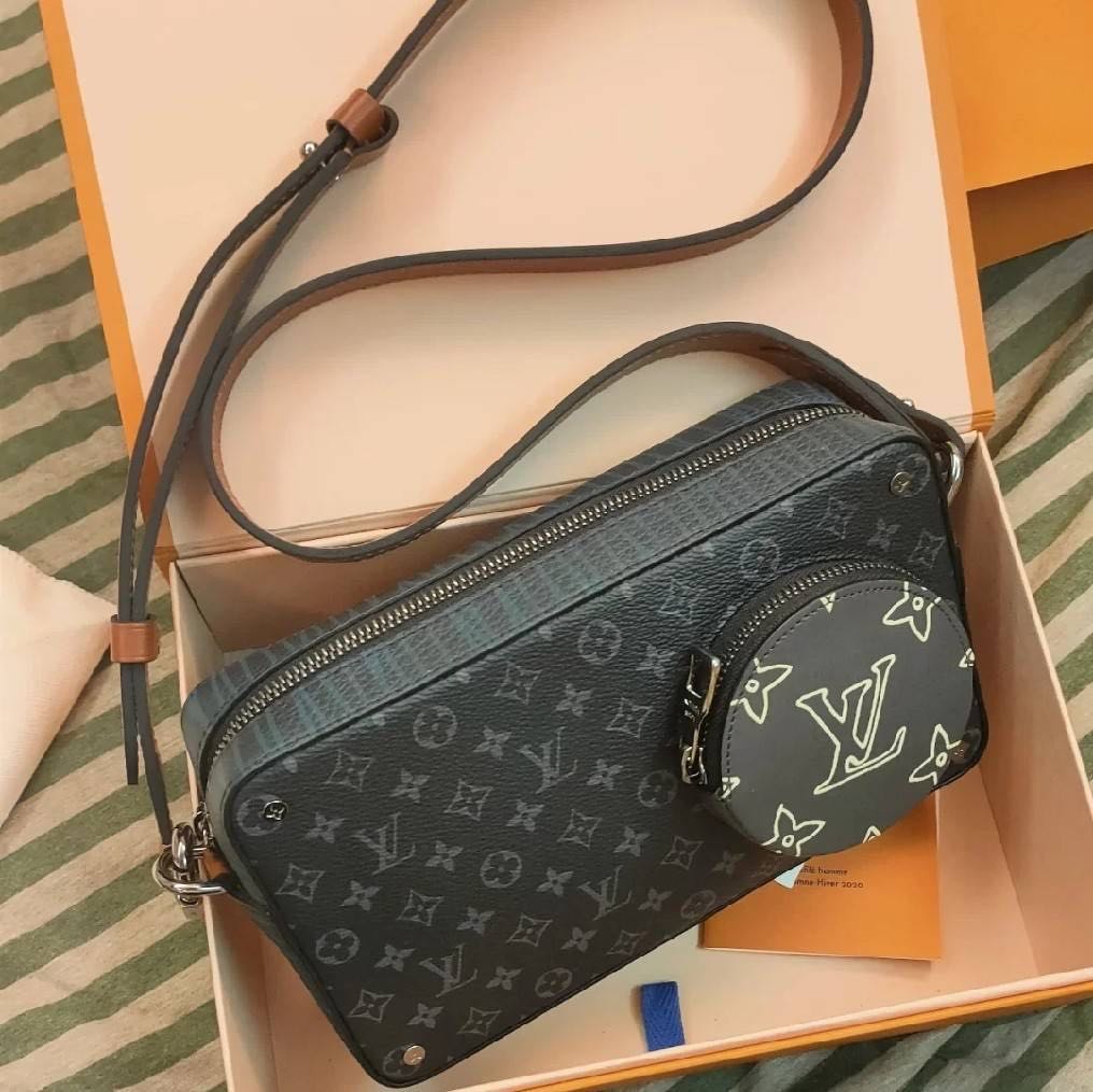 Louis Vuitton LV 3 in 1 Pouche LV3 Monogram Handbags Crossbody 2020 Bag  M45412 [Video]