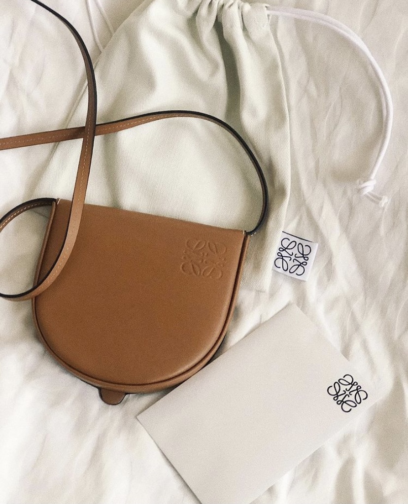 限時代購商品》﻿ ﻿ Loewe heel bag (caramel) 迷你包| Yahoo奇摩拍賣