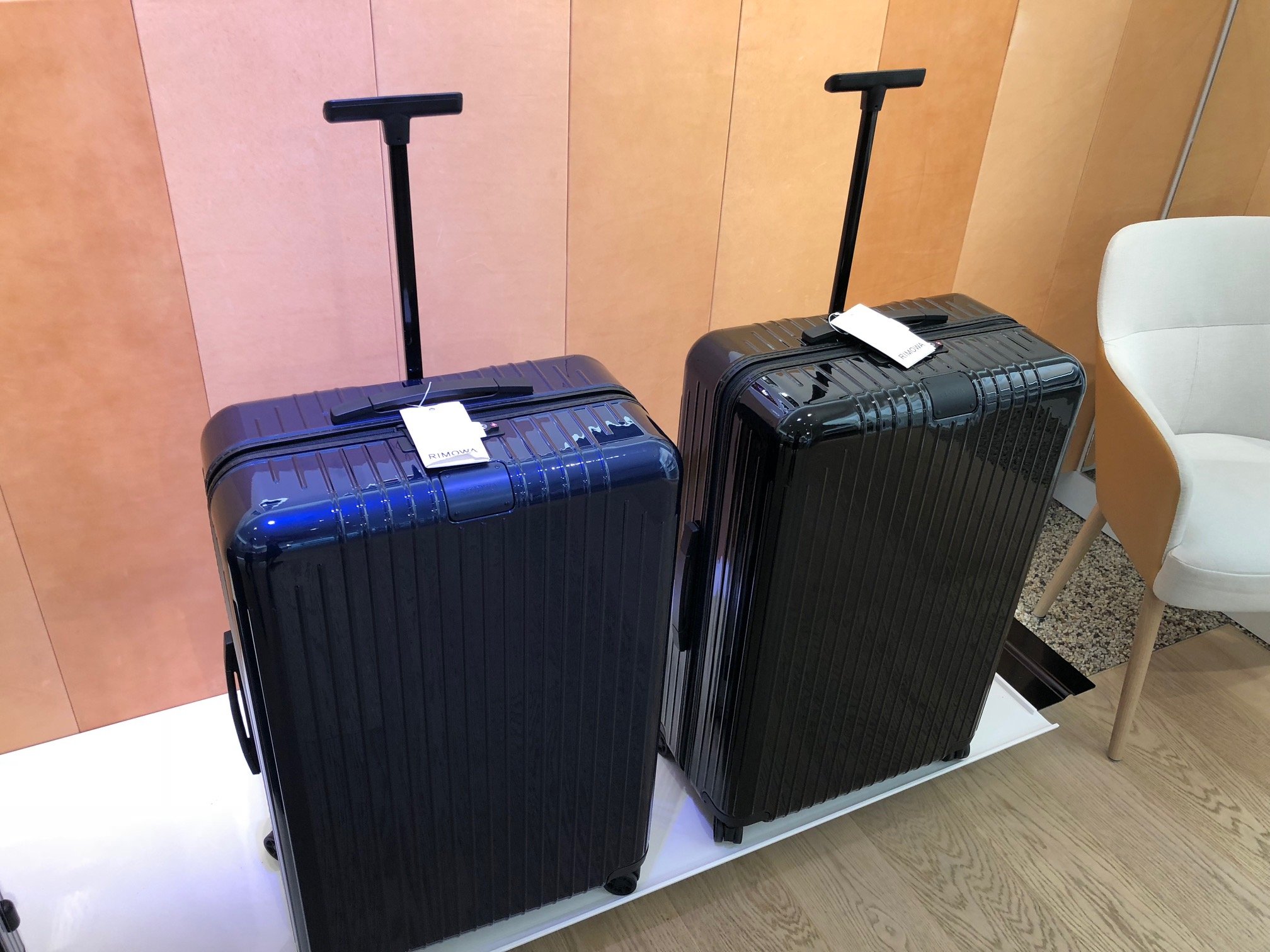 rimowa essential lite l