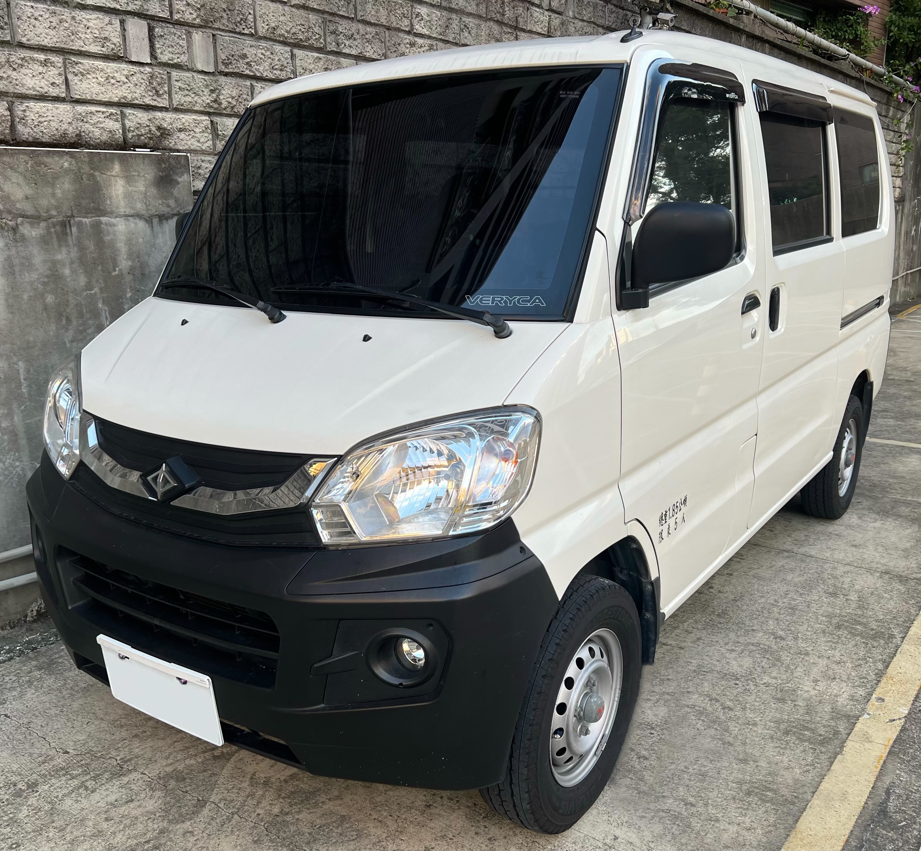 2017 Mitsubishi 三菱 商用車