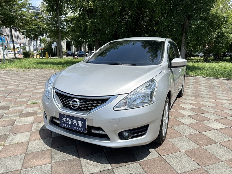 2013 Nissan 日產 Tiida 5d