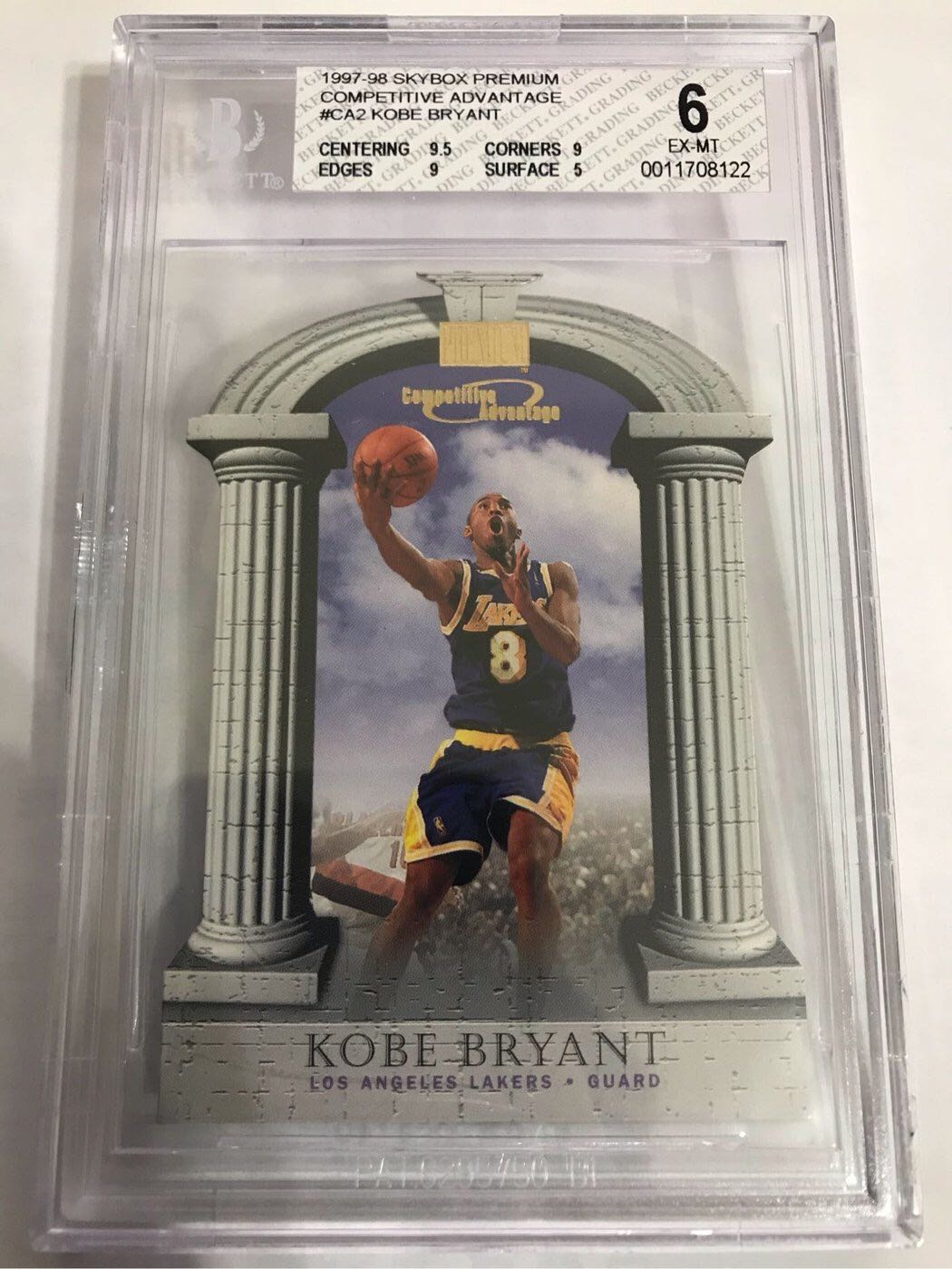 🐍1997-98 Skybox Premium Competitive Advantage #CA2 Kobe Bryant