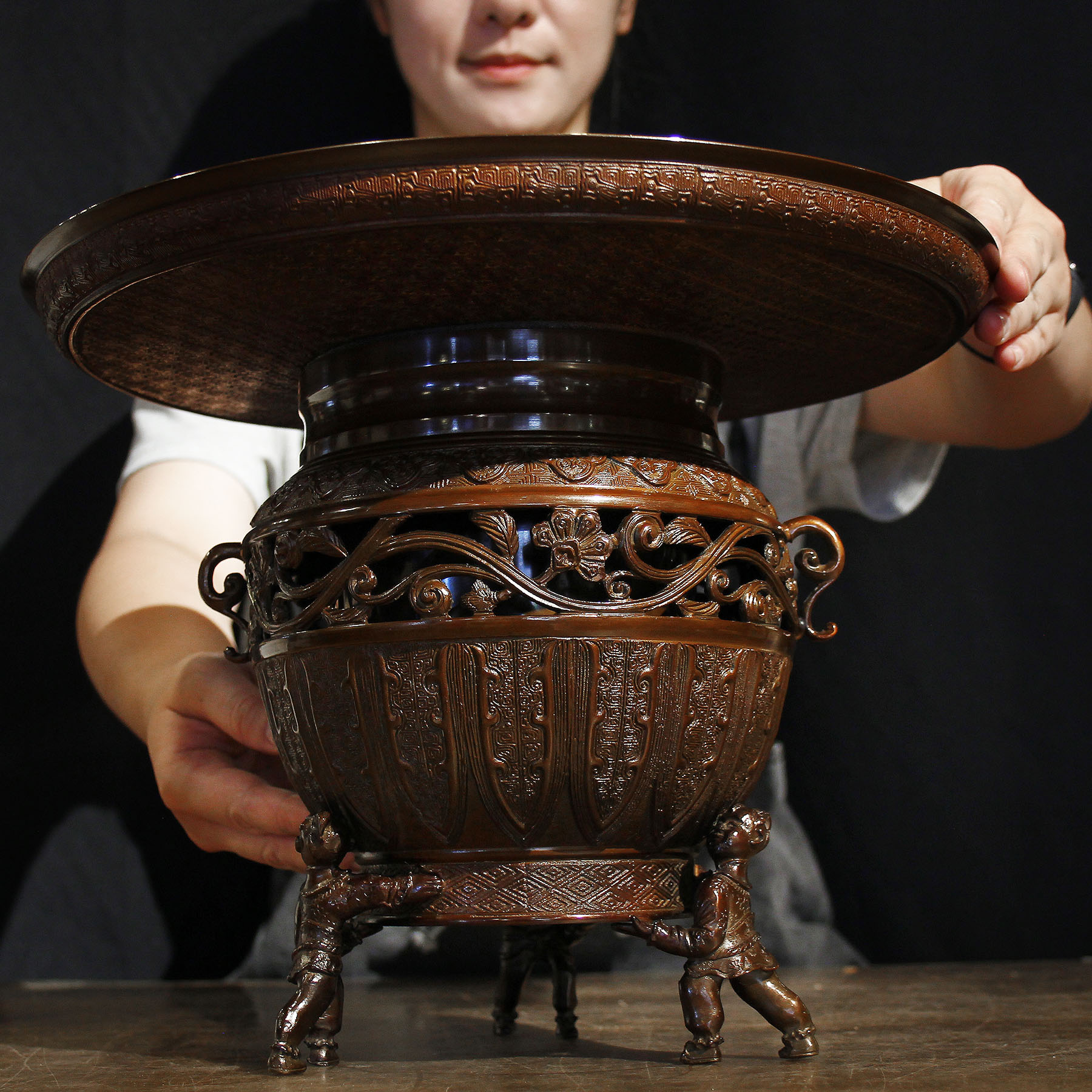 手彫木銅製花器 - 正月