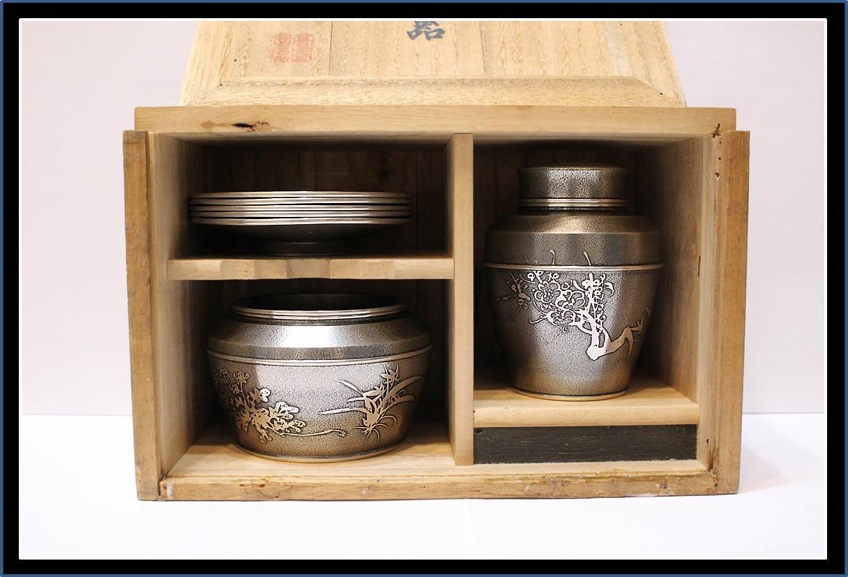 勇福堂》】日本茶道具－間村自造款【古錫製四君子紋茶器三件（茶罐、建 