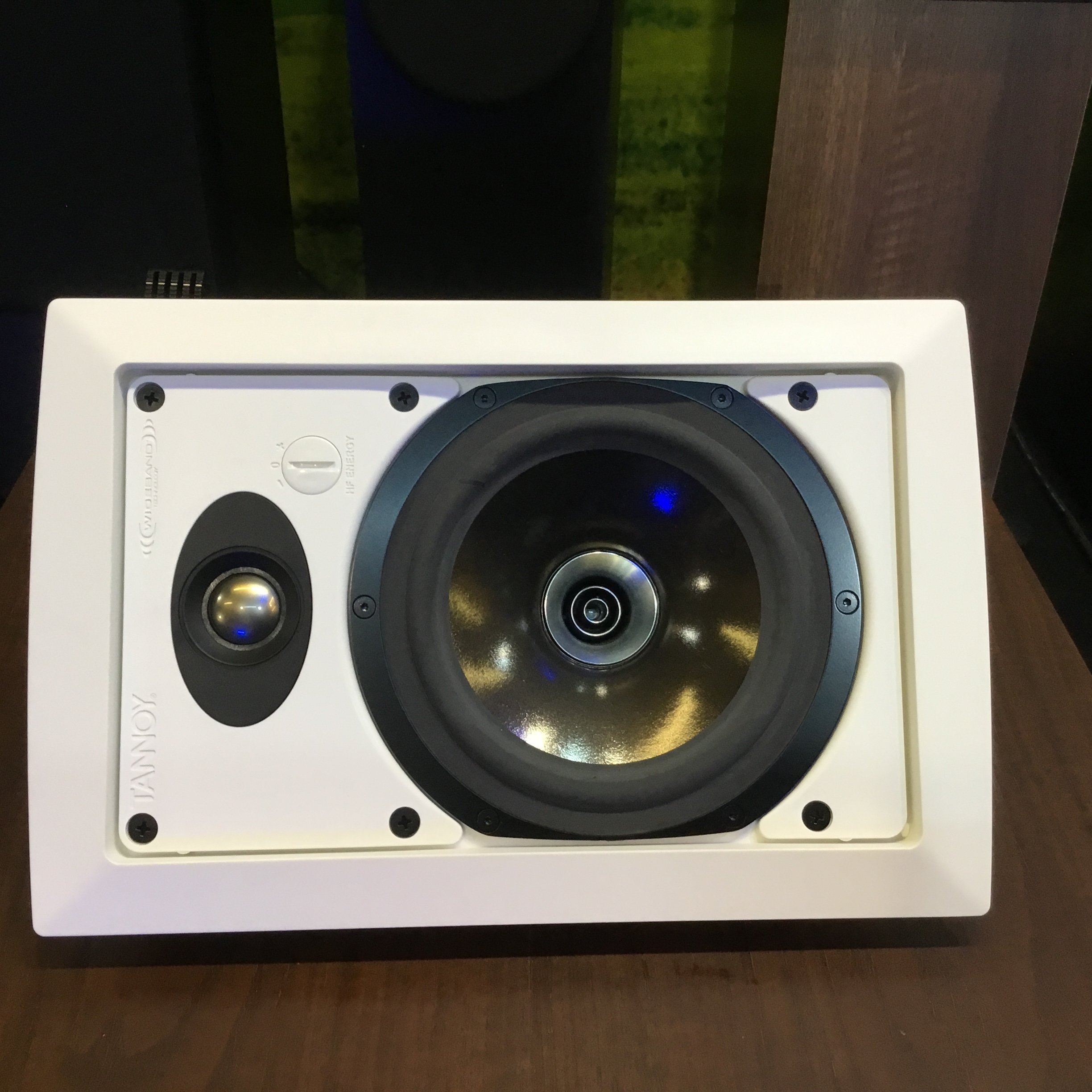 大宇宙音響：TANNOY iw6TDC 崁頂環繞喇叭、庫存新品、未使用品'一對二