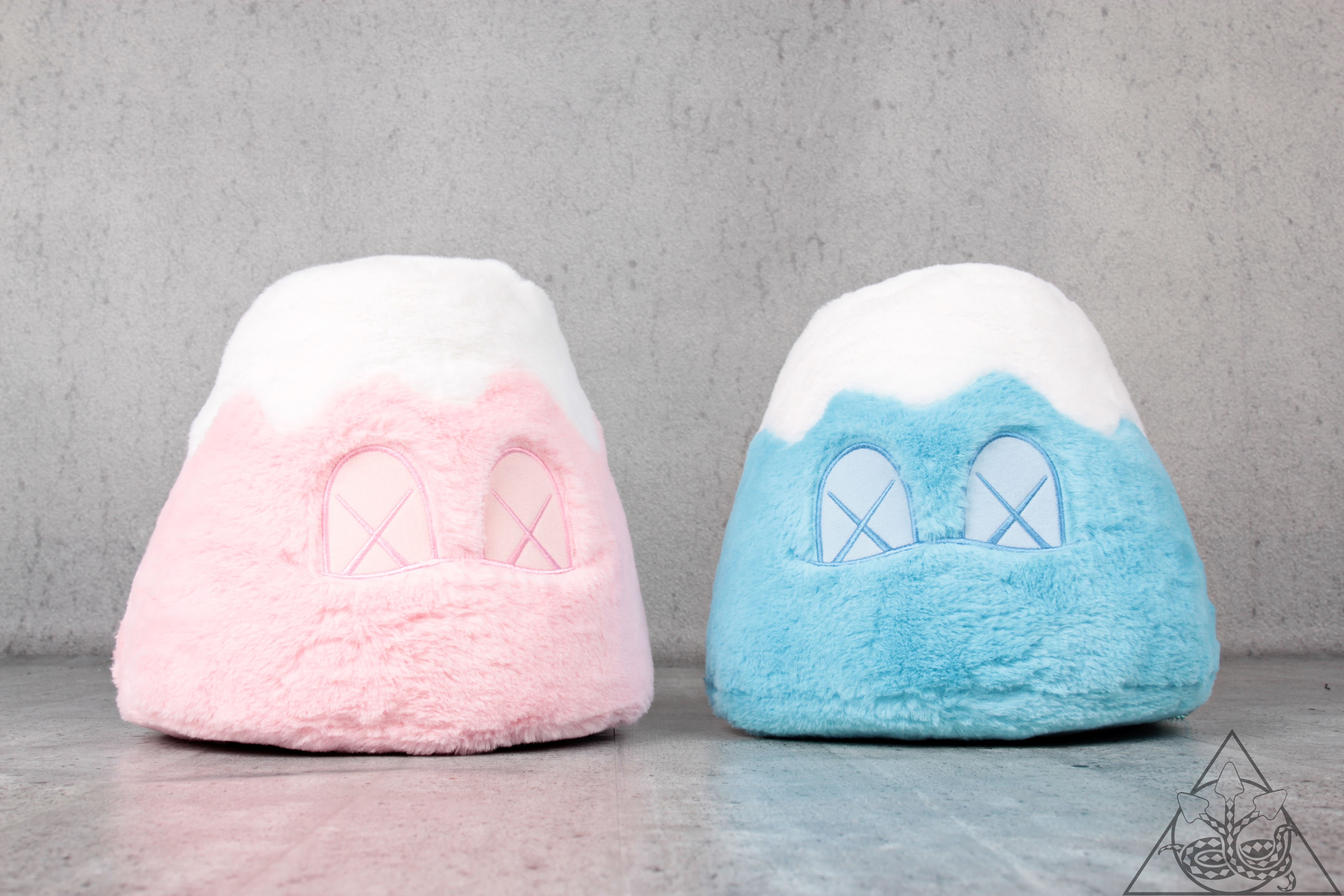 HYDRA】Kaws Holiday Japan 8 Mount Fuji Plush 富士山公仔【KAWS05