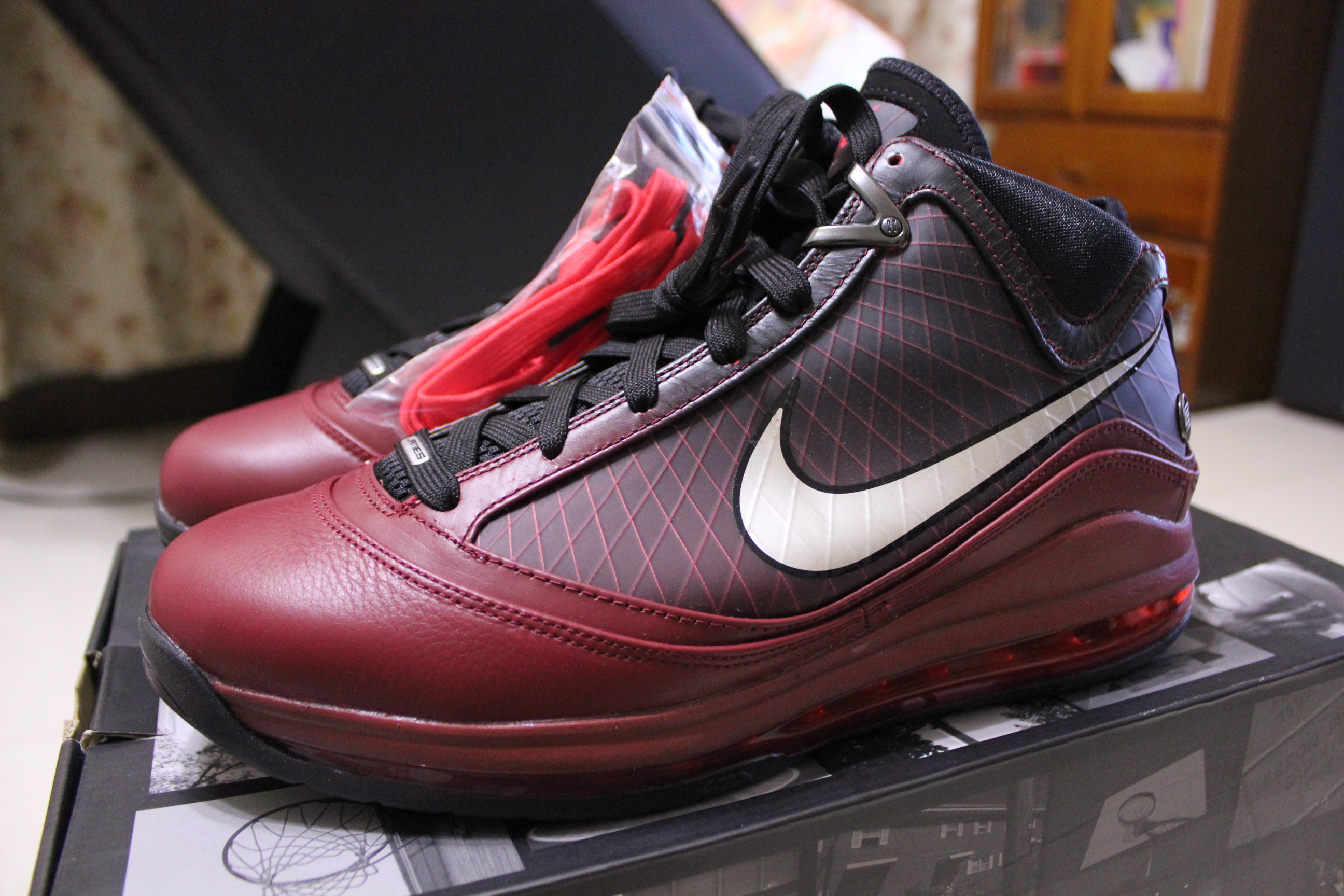 NIKE LeBron VII QS CHRISTMAS CU5133-600 US10.5 | Yahoo奇摩拍賣