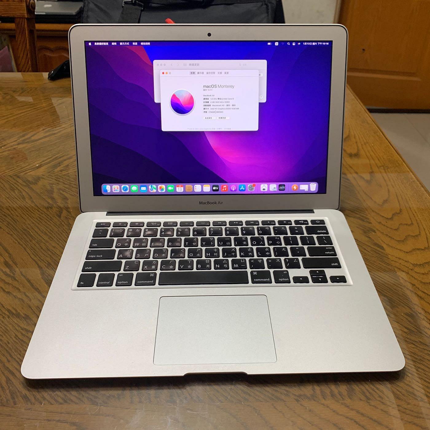 Apple MacBook Air 2015 年 A1466 Ram 4Gb 硬碟SSD 128gb, 全新電池，附原廠變壓器，外觀美，無損傷，螢幕色彩鮮豔