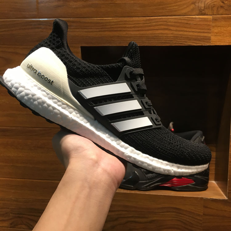 ADIDAS Ultra Boost 4.0 黑白 編織 休閒運動慢跑鞋 男女鞋 AQ0062