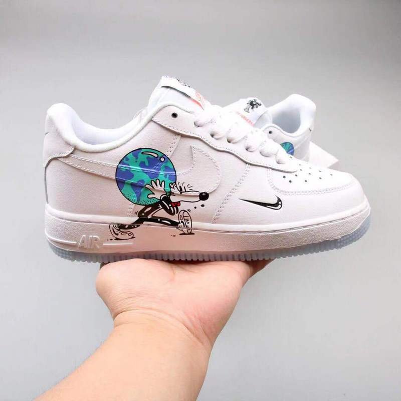 Nike Air Force 1 “”Earth Day 白色塗鴉皮革低筒滑板鞋CI5545-100 情侶