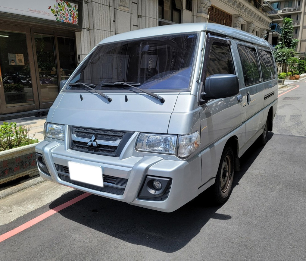 2016 Mitsubishi 三菱 商用車