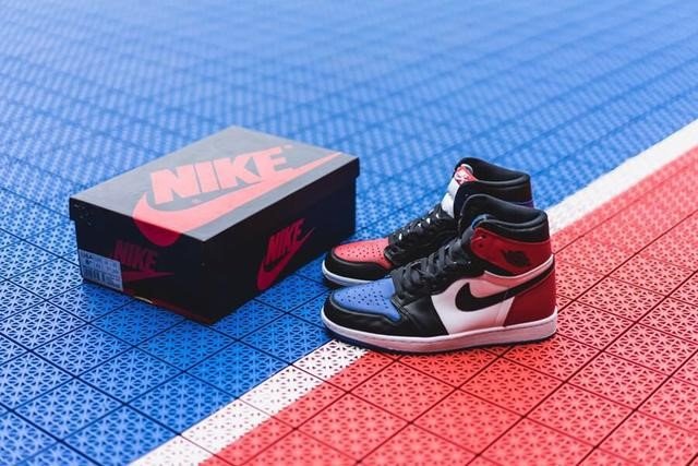 三位一體！藍紅鴛鴦！NIKE AIR JORDAN 1 RETRO HIGH OG TOP3 555088-026