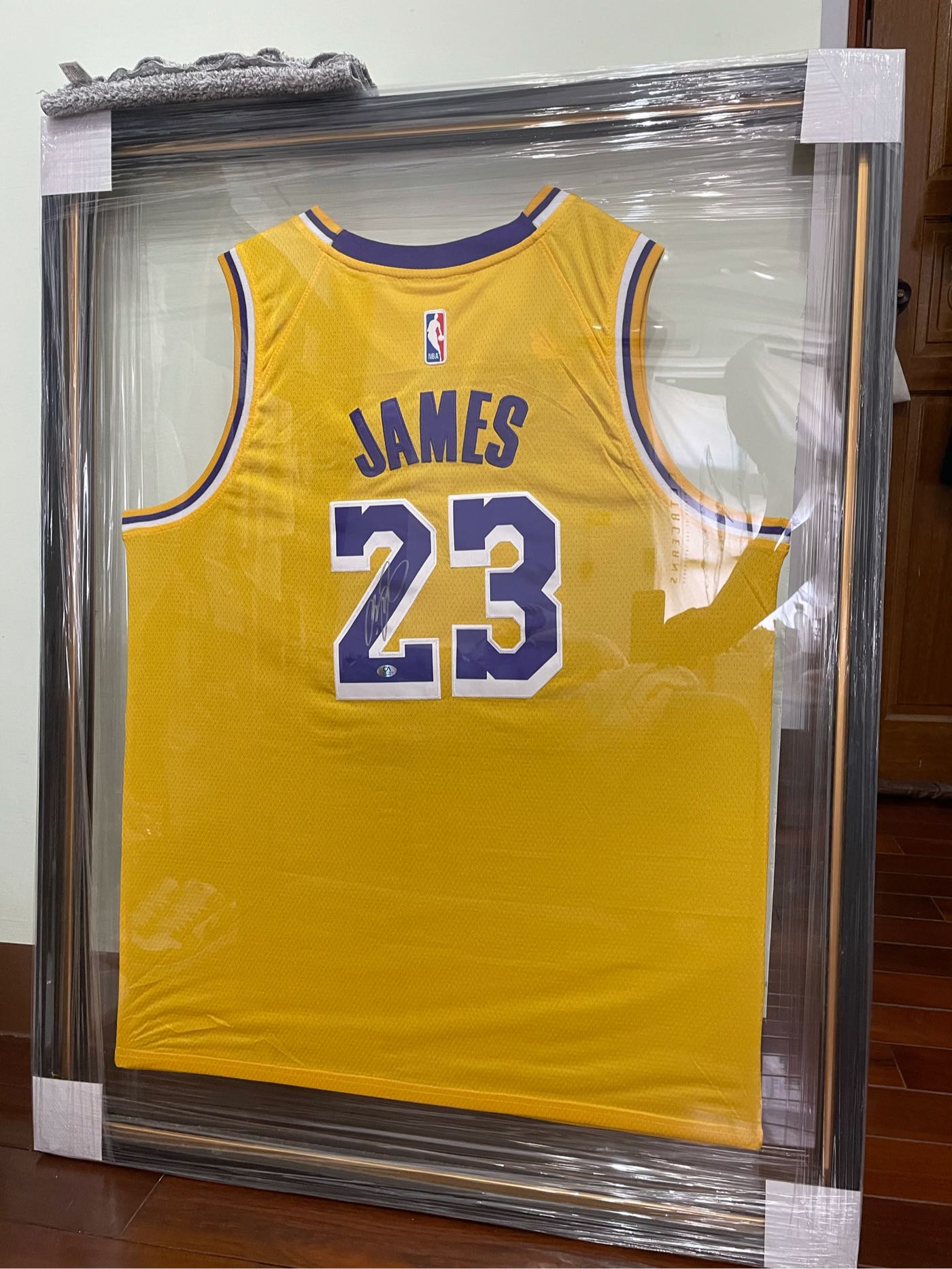 Lebron James Lakers # 23 auto Jersey 小皇帝湖人親簽球衣。size 52