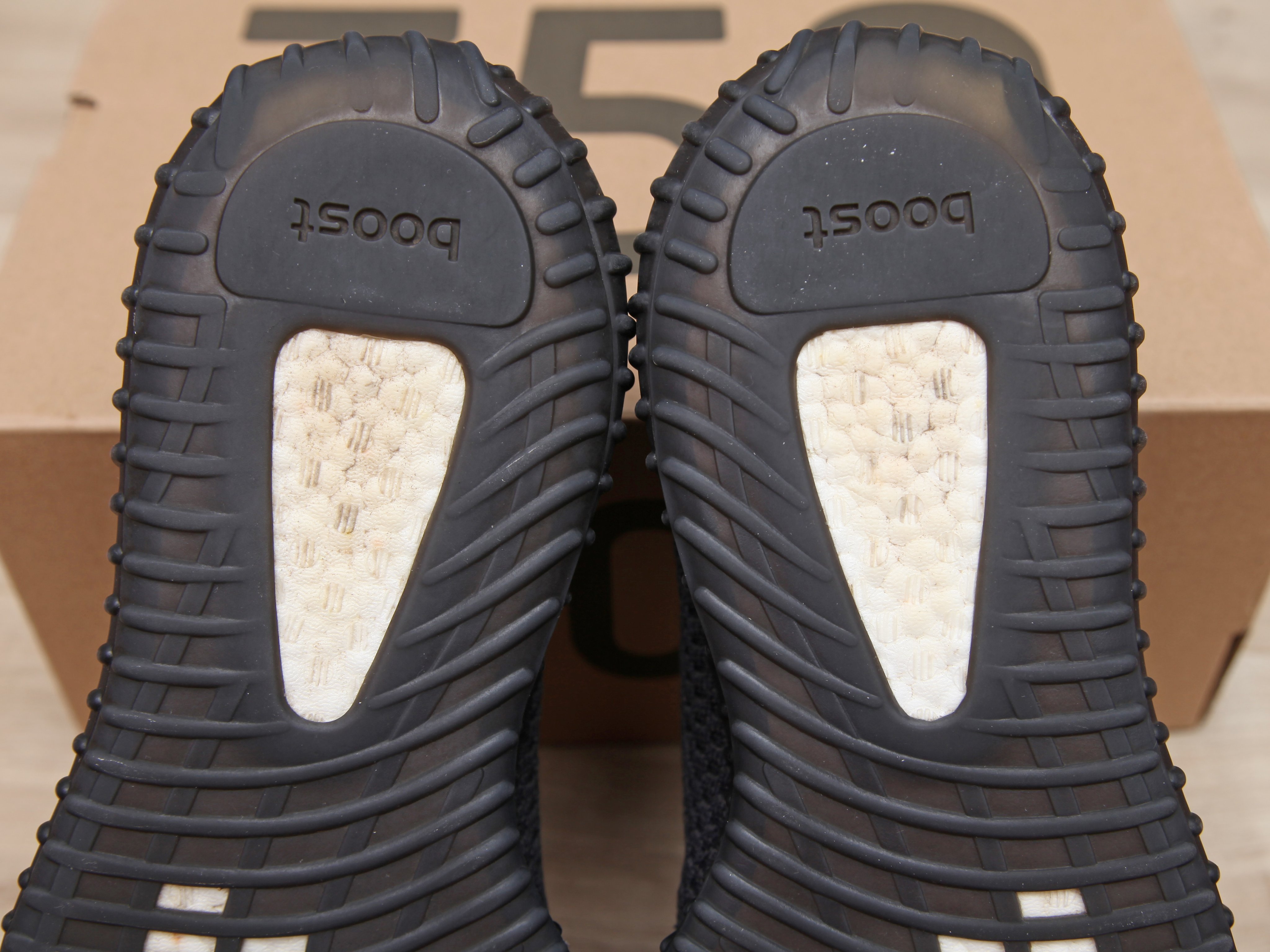 US 10.5 美品2019 adidas YEEZY BOOST 350 V2 全黑鞋帶反光黑天使