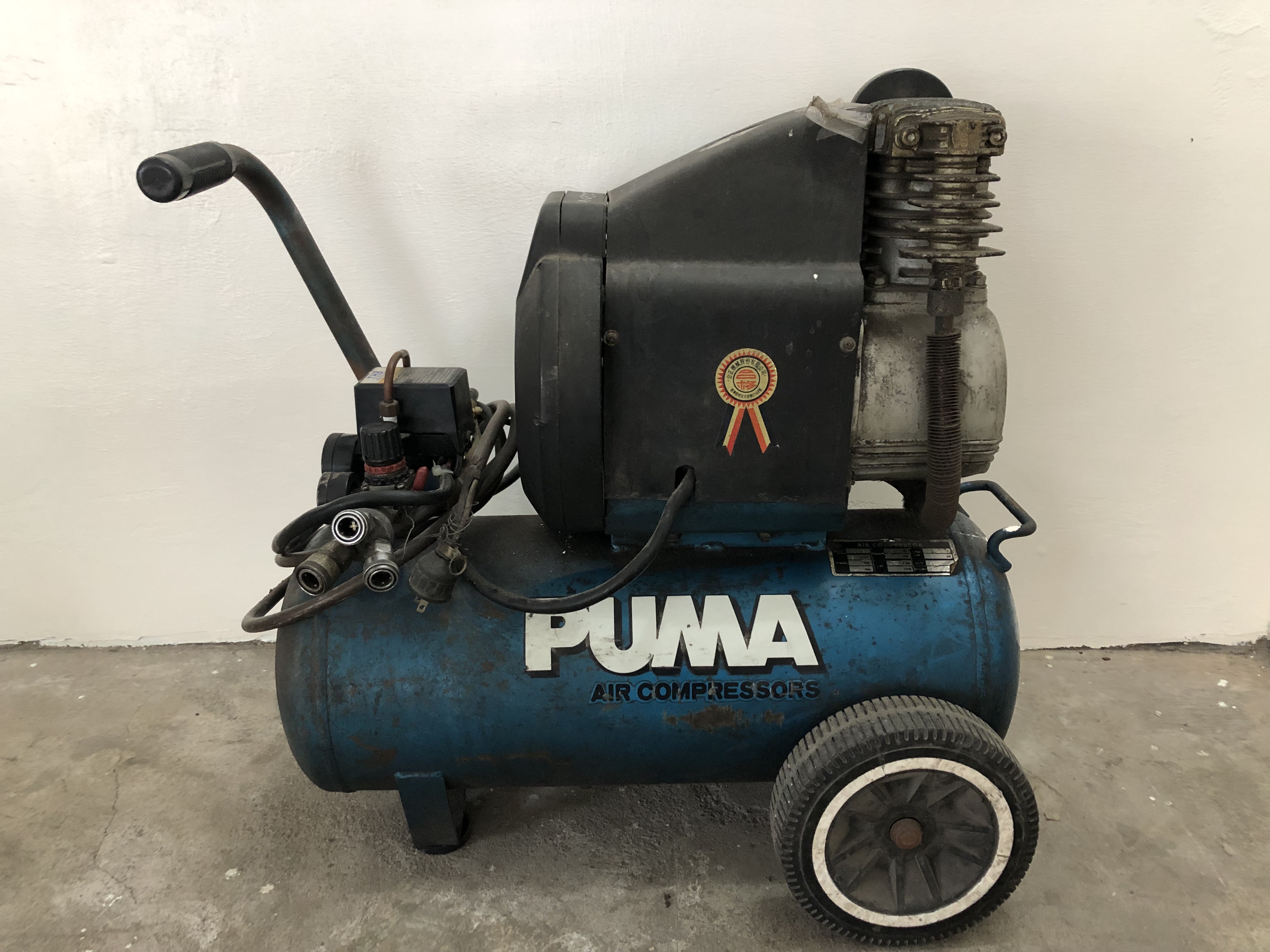 超值PUMA 3HP 30L 空壓機 活塞式 220V 送一條空氣軟管和氣動板手1隻 二手良品