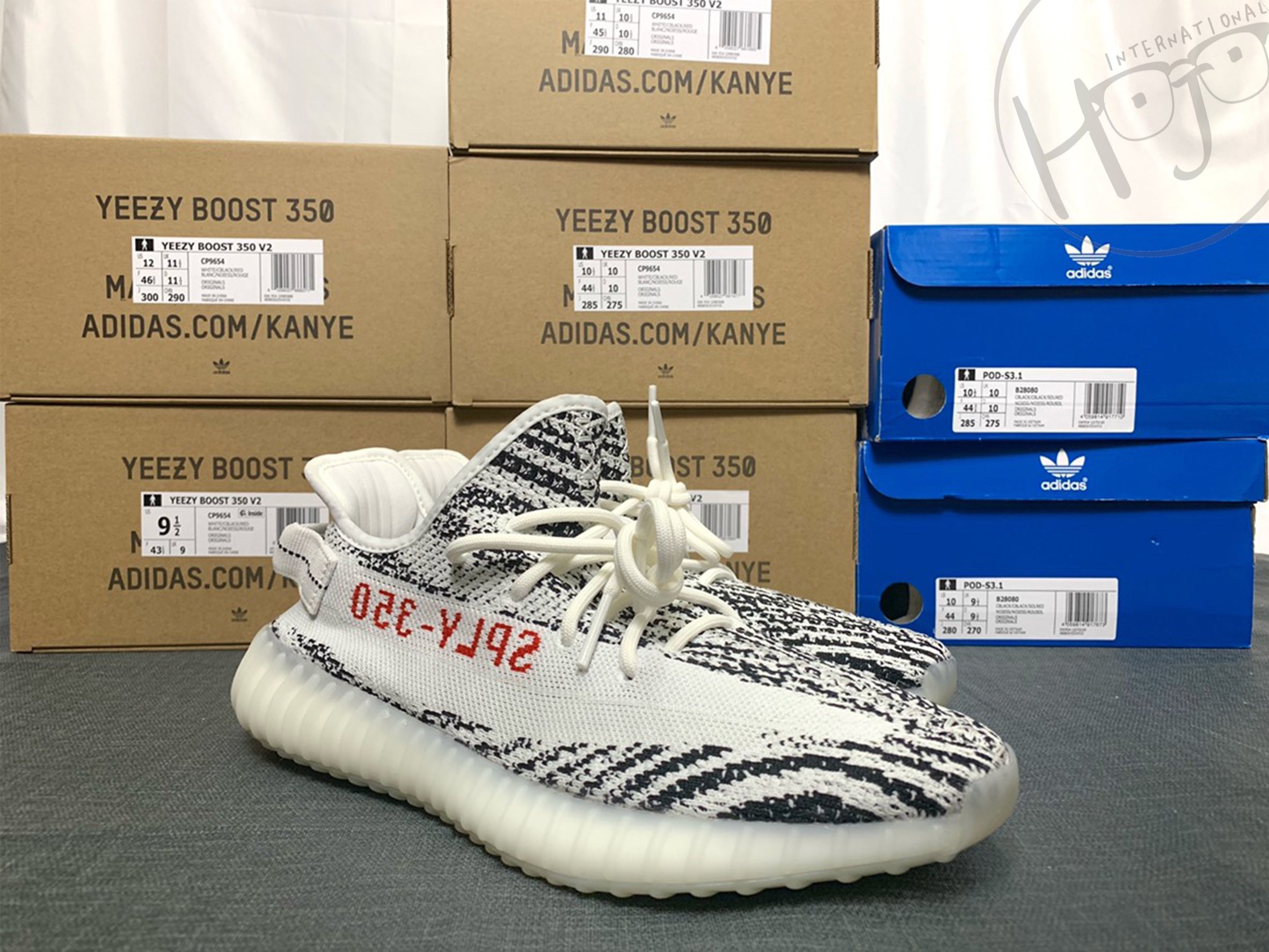 28.0 YEEZY BOOST 350 V2 ZEBRAスニーカー - www.coorambiental.org