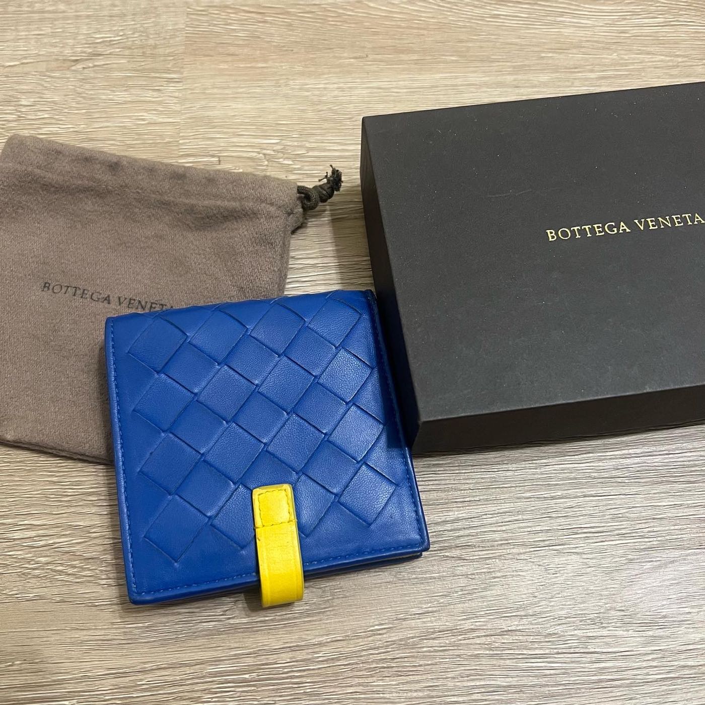 瑞奇二手精品Bottega veneta 短夾藍黃配色內裡麂皮美品| Yahoo奇摩拍賣