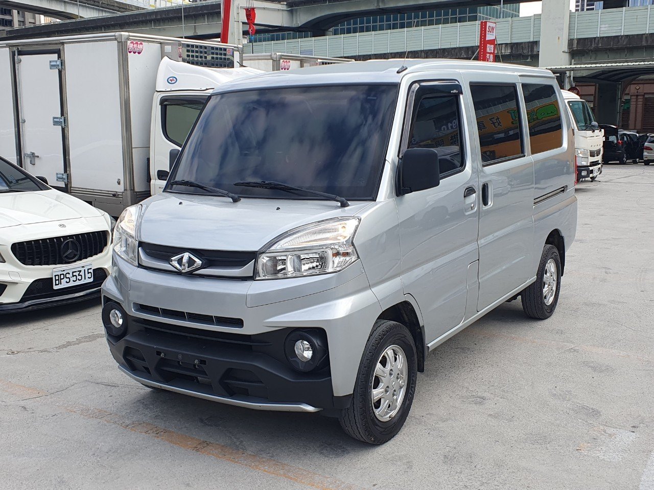 2020 Mitsubishi 三菱 商用車