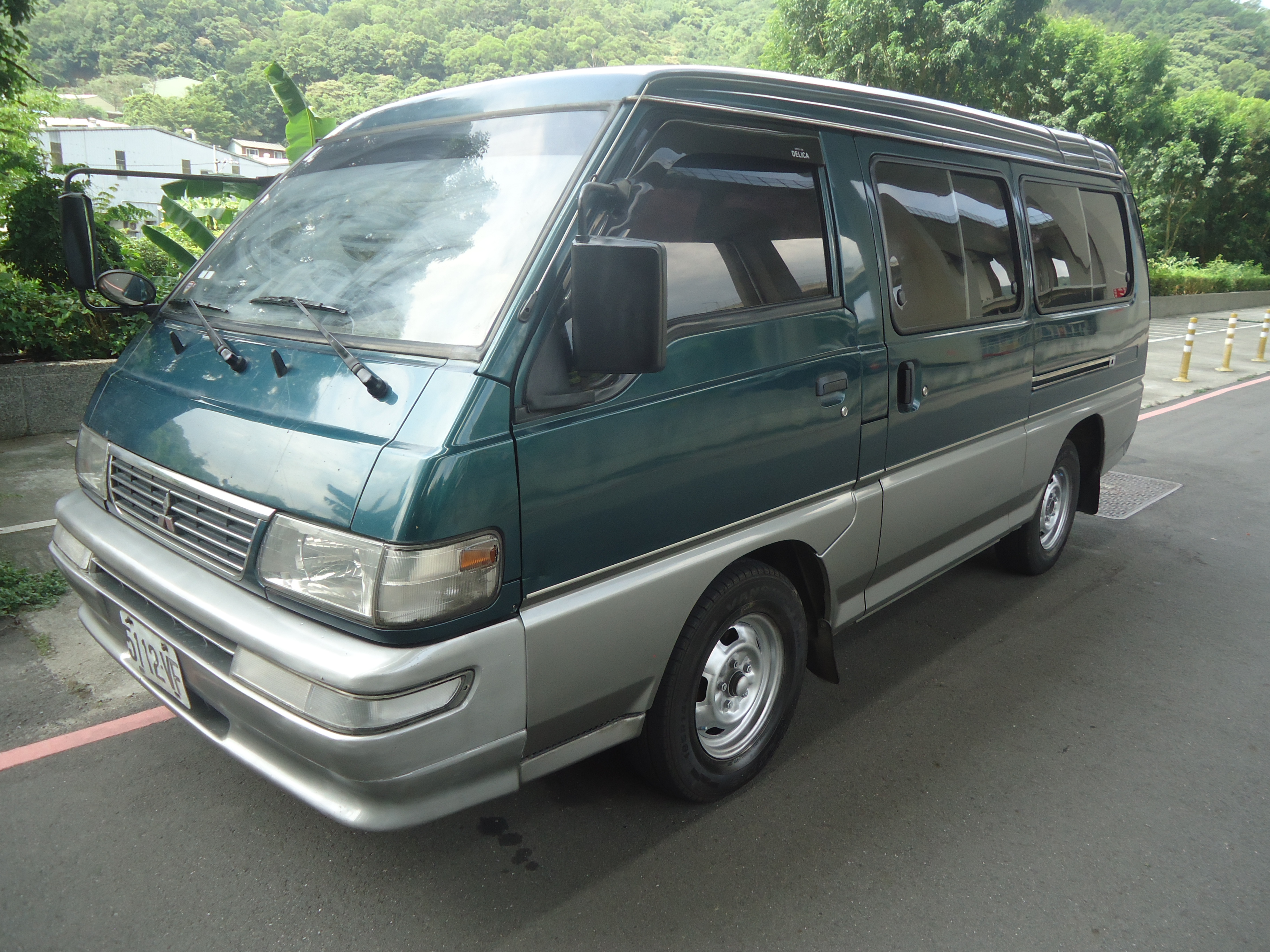 2010 Mitsubishi 三菱 商用車