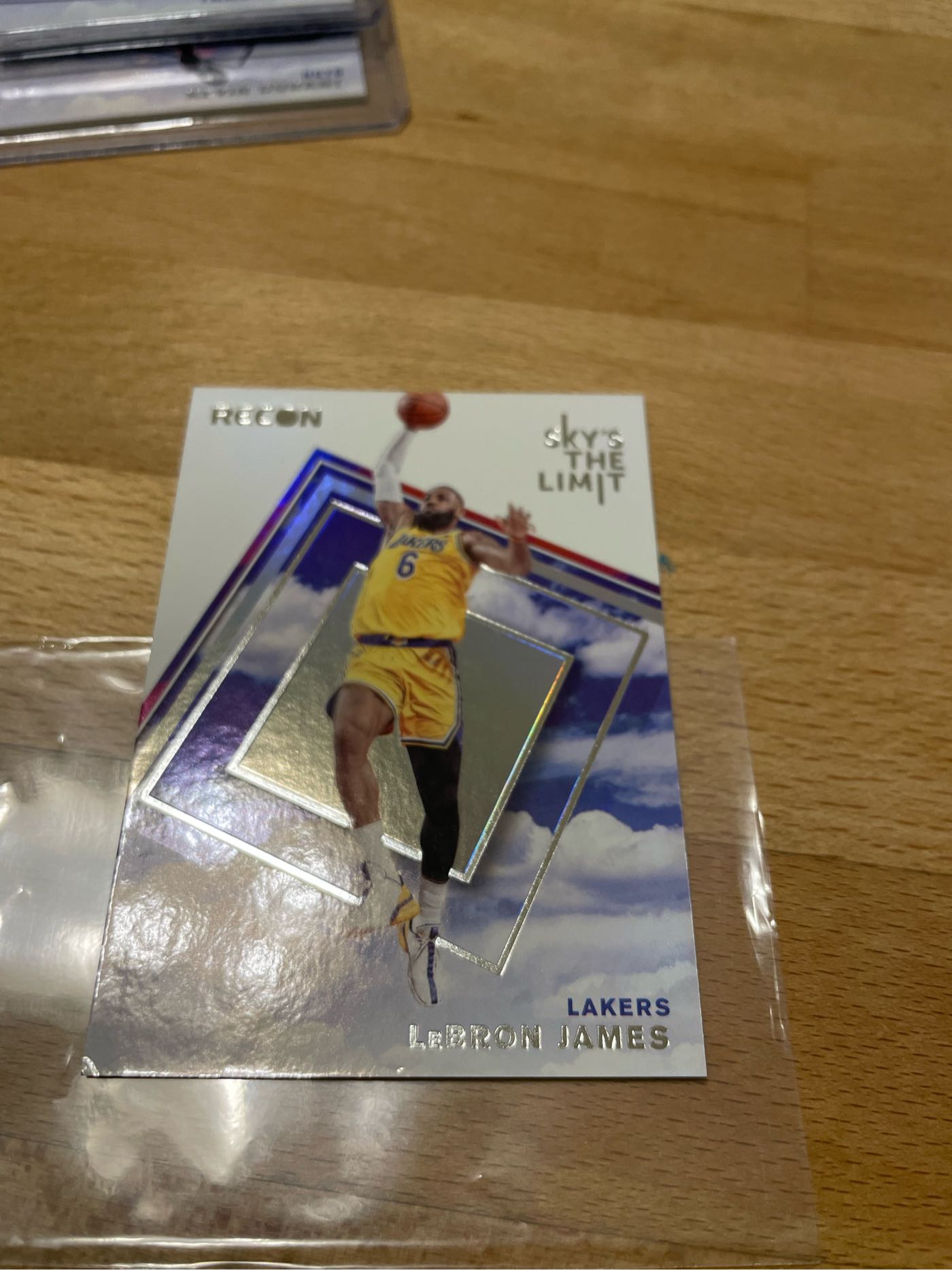 2021-22 Panini recon Lebron James sky the limit sp 球員卡箱hit