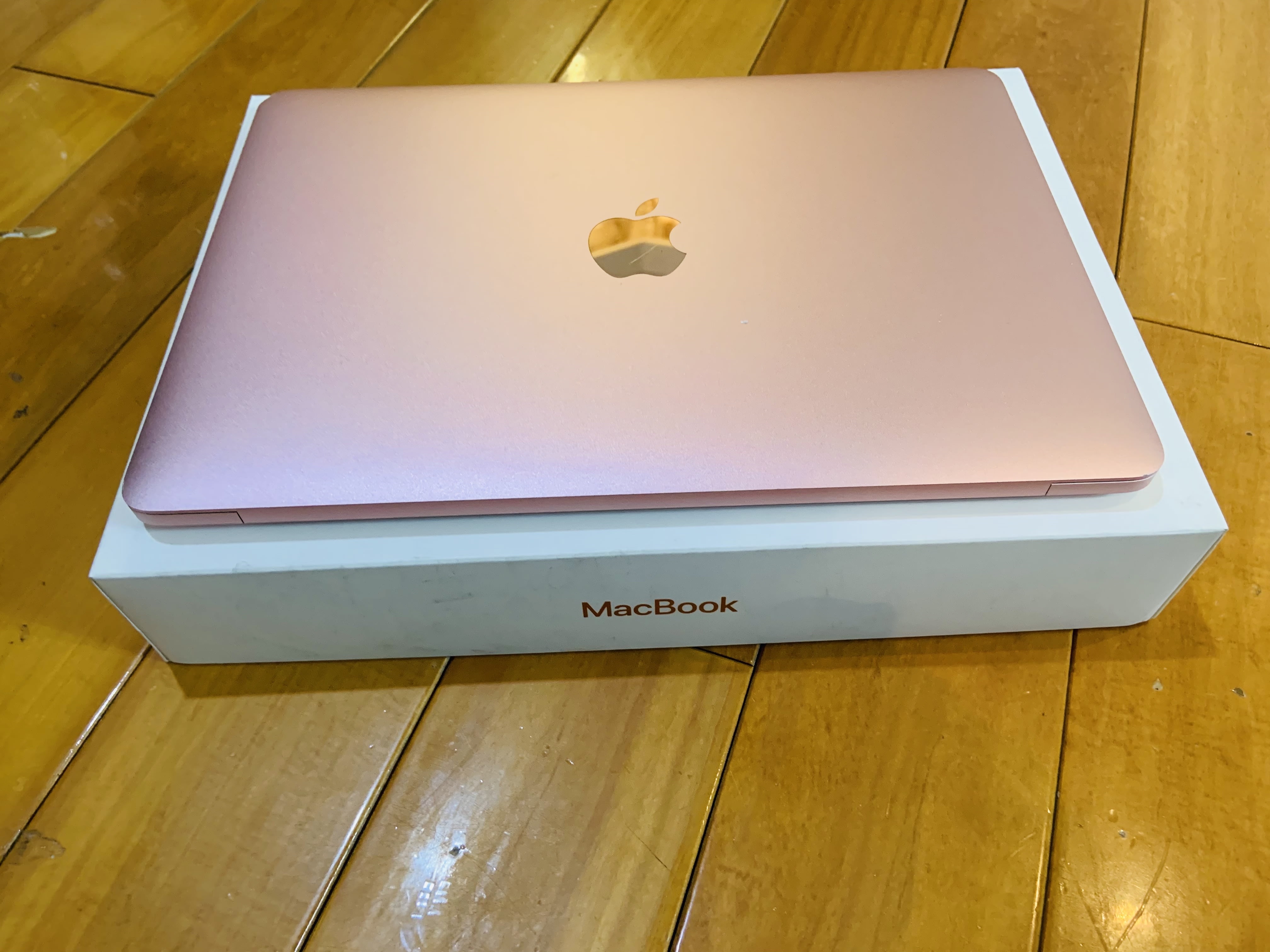 台中2016年MacBook Retina 12吋m3 8G 256G 有傷玫瑰金Apple 蘋果電腦