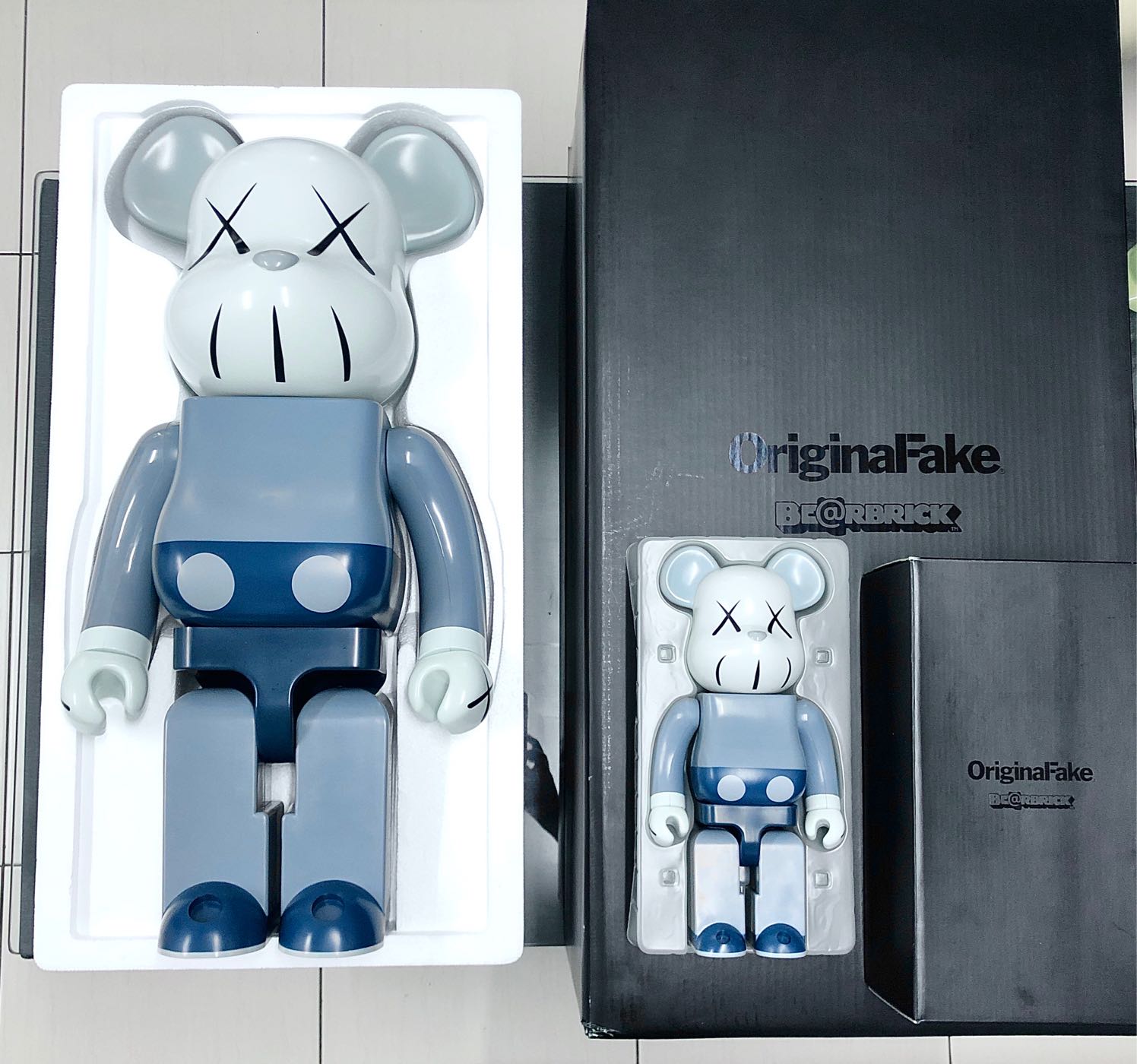 ベアブリック be@rbrick originalfake KAWS 100% gorilla.family