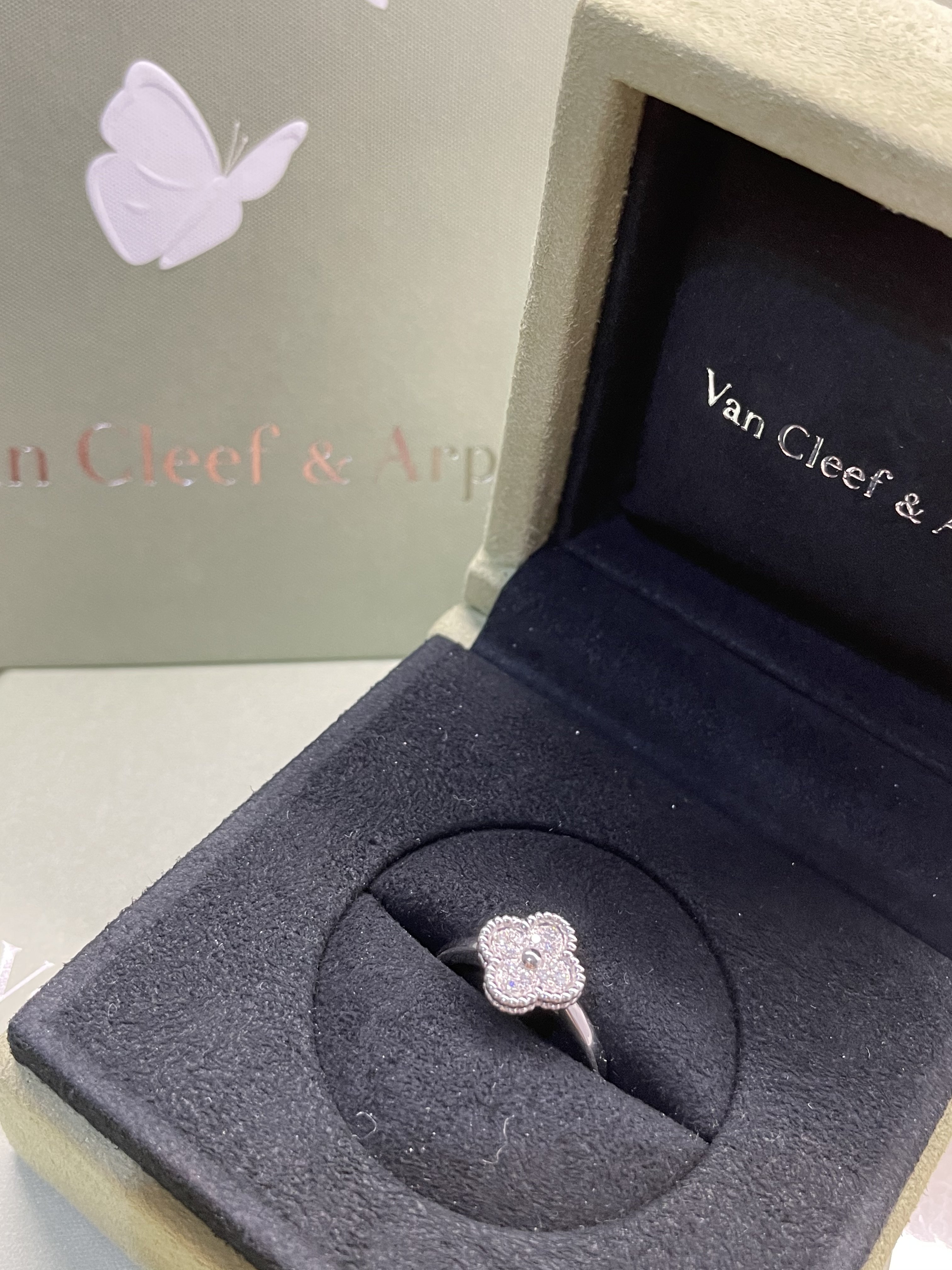 VCA Van Cleef&Arpels 梵克雅寶 白k金滿鑽戒指 | Yahoo奇摩拍賣