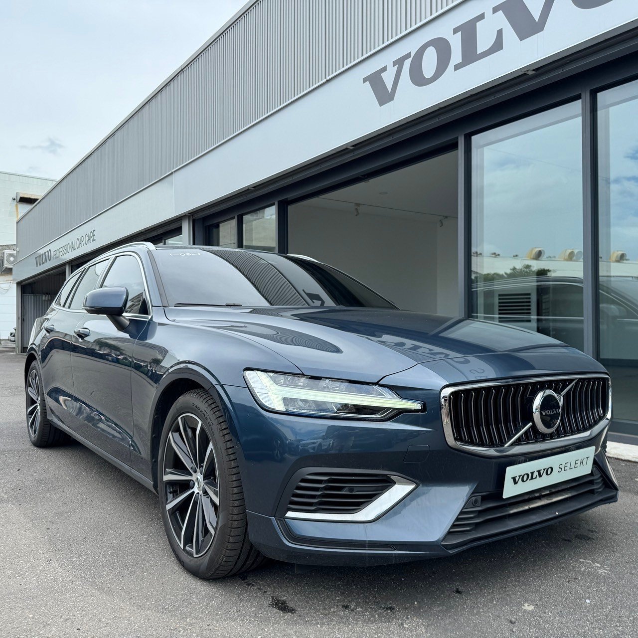 2022 Volvo 富豪 V60