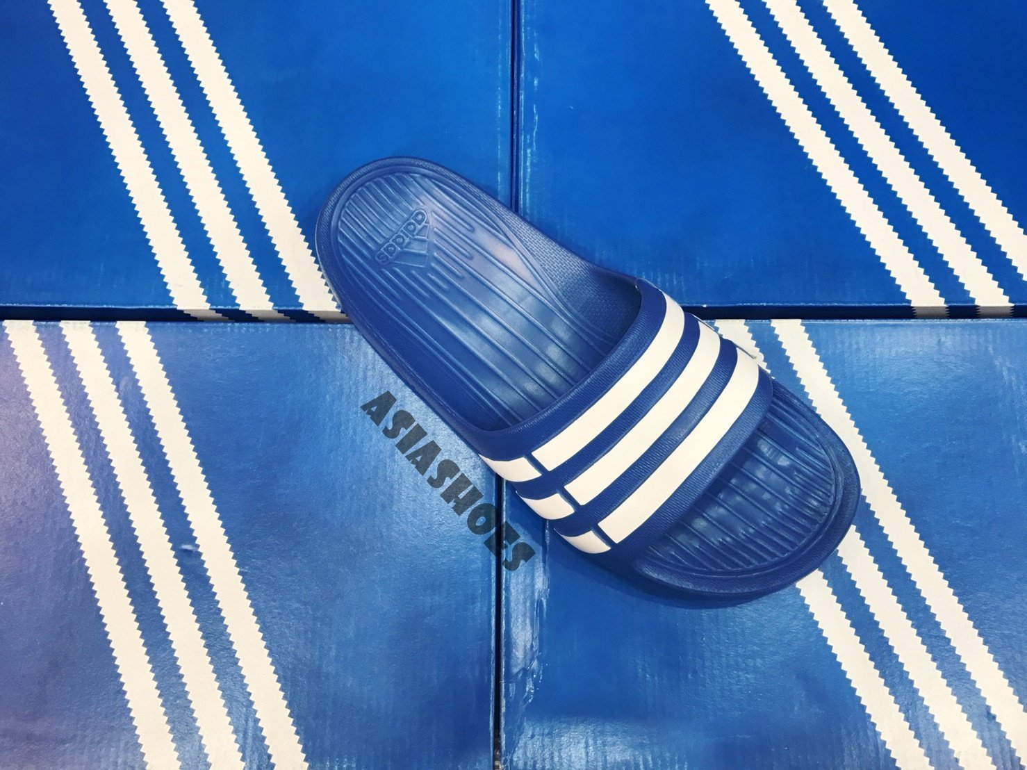 帝安諾-ADIDAS DURAMO SLIDE 一體成形 防水  輕量 拖鞋 大童 藍白 D67476