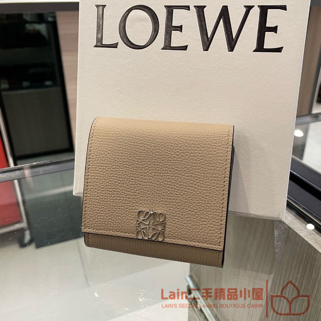 二手精品 LOEWE Anagram 灰色 沙色小牛皮銀釦開扣短夾 皮夾  錢包 零錢包