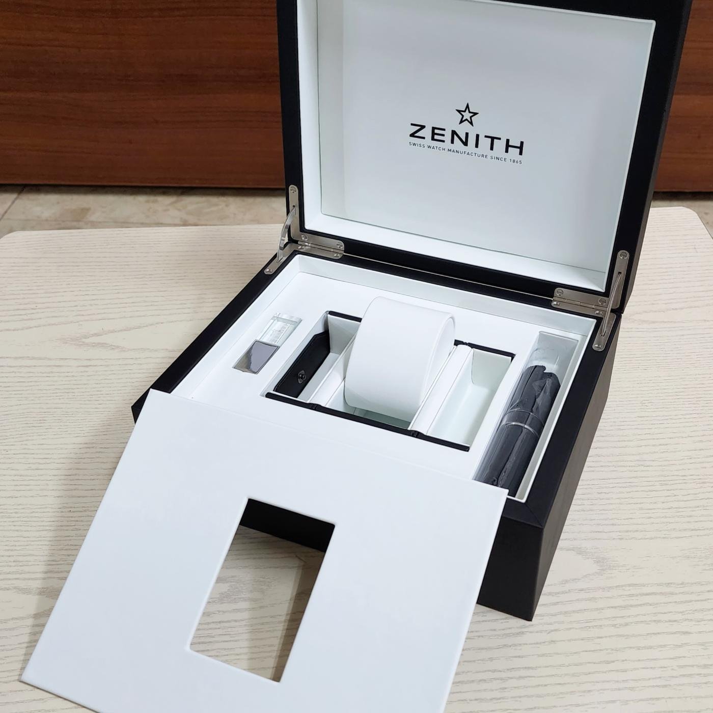 ZENITH 真力時新款原廠錶盒未使用品| Yahoo奇摩拍賣