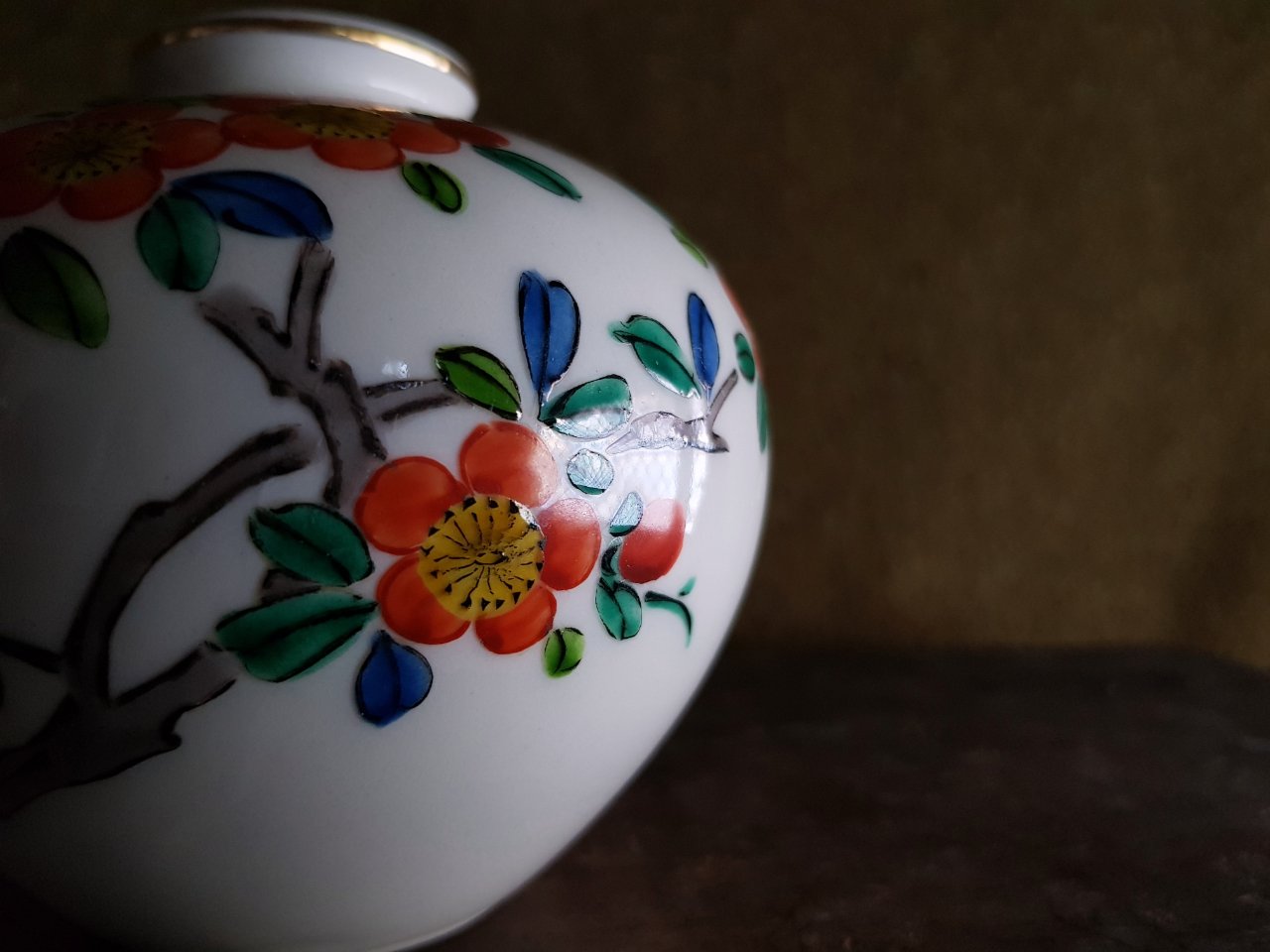 Sold】日本九谷燒古小花瓶花器瓶底有款手繪花卉圖雅緻韻味插花瓶古美術