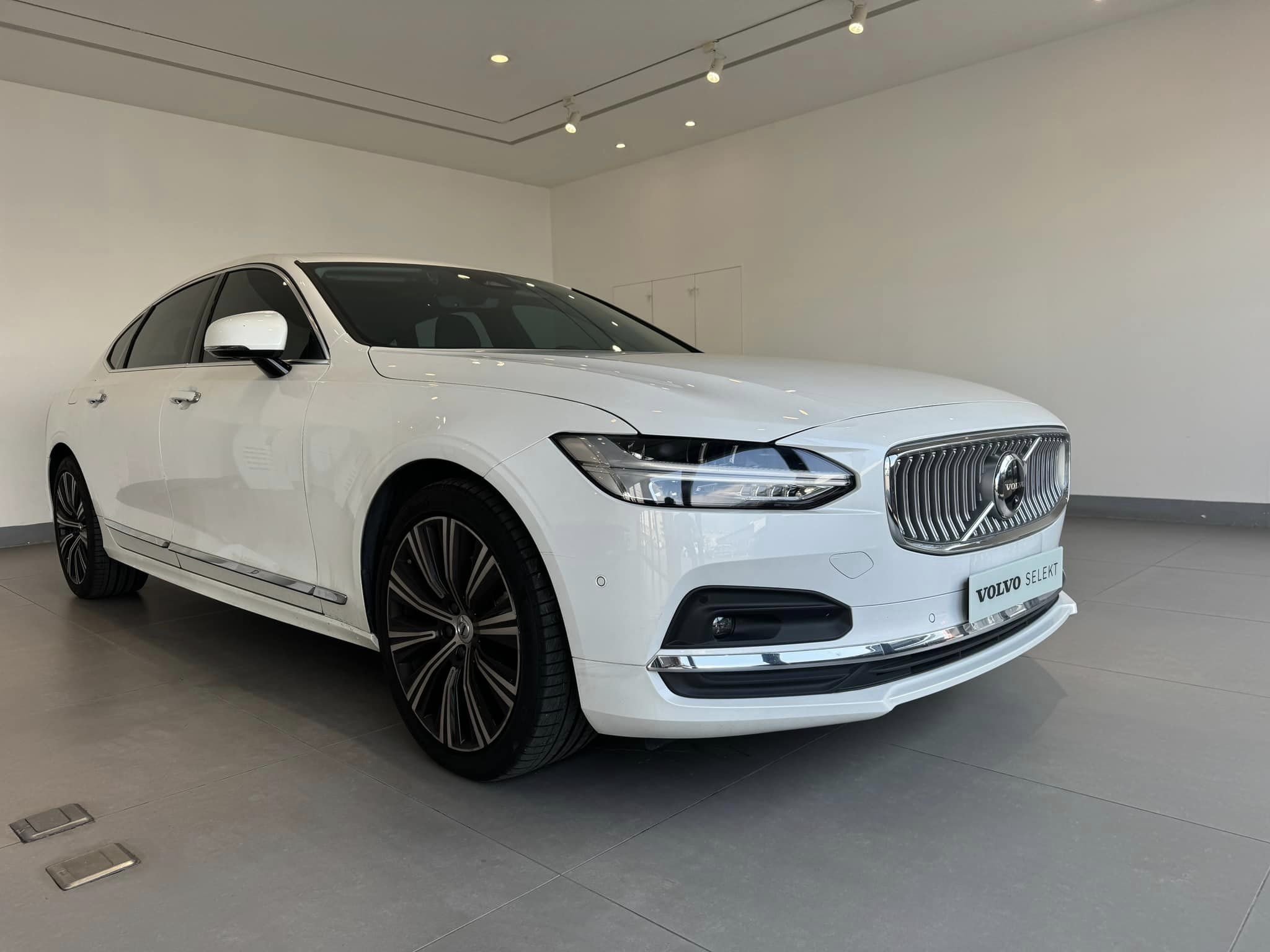 2022 Volvo 富豪 S90